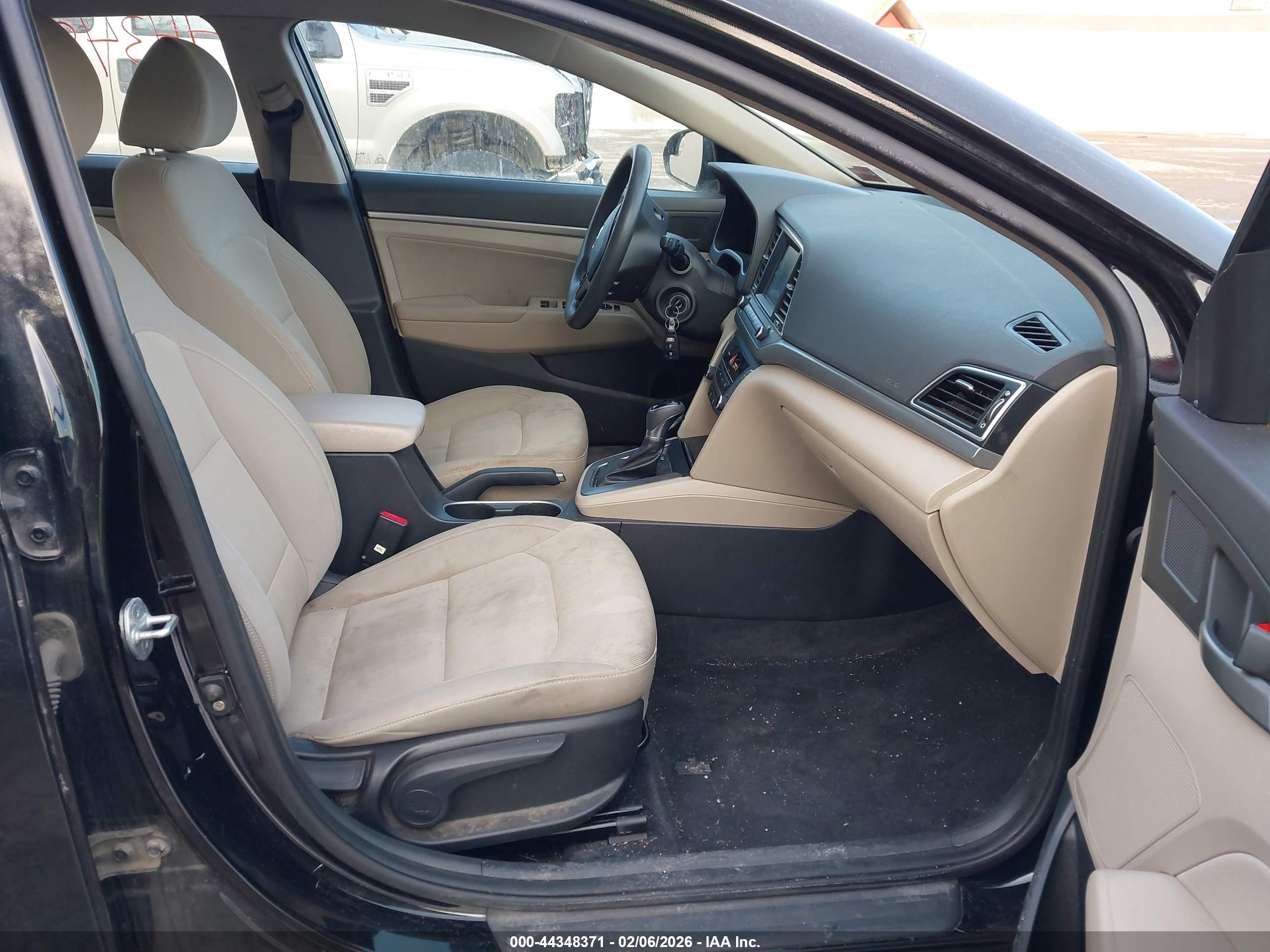HYUNDAI ELANTRA image 5