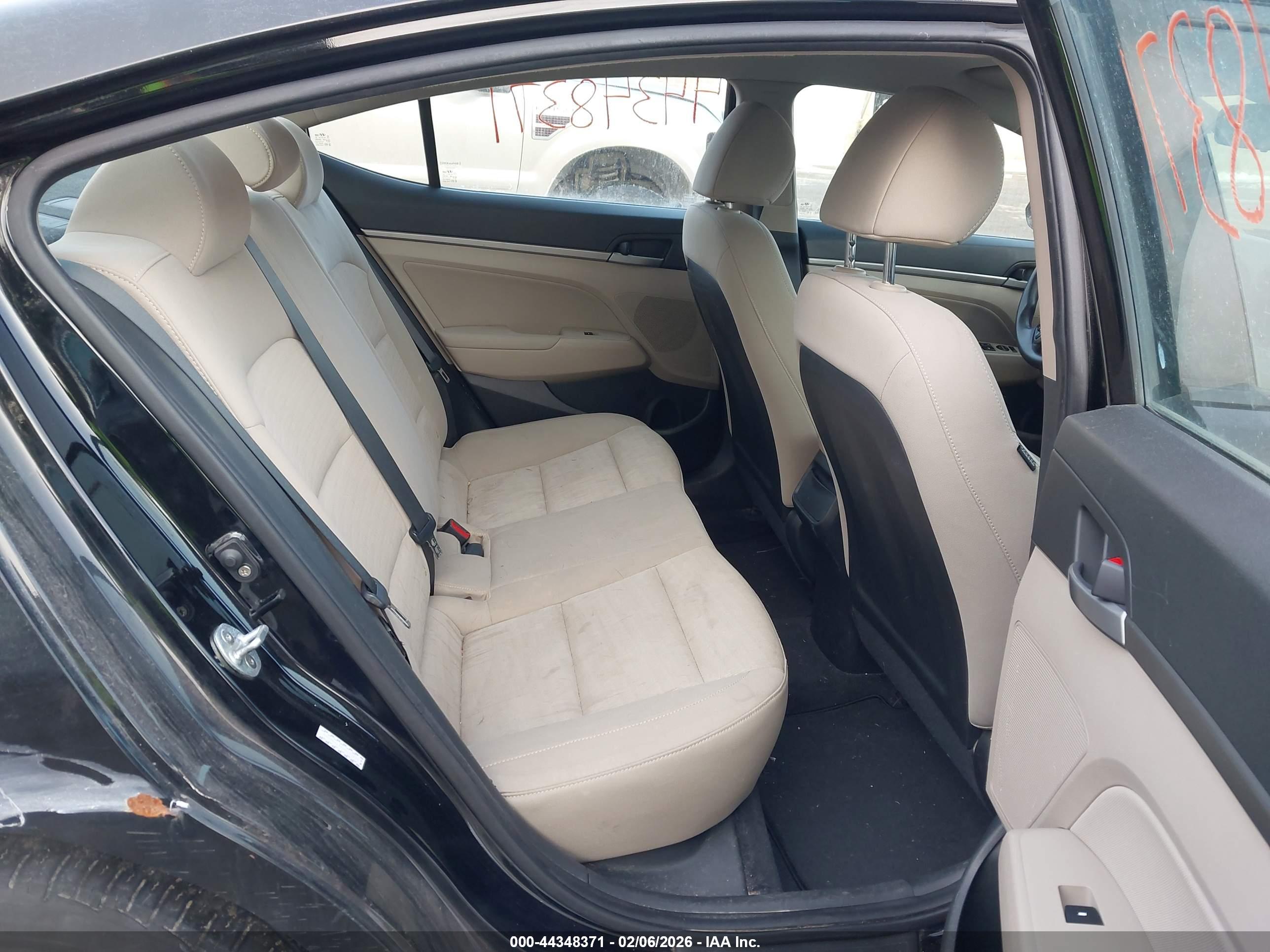 HYUNDAI ELANTRA image 8