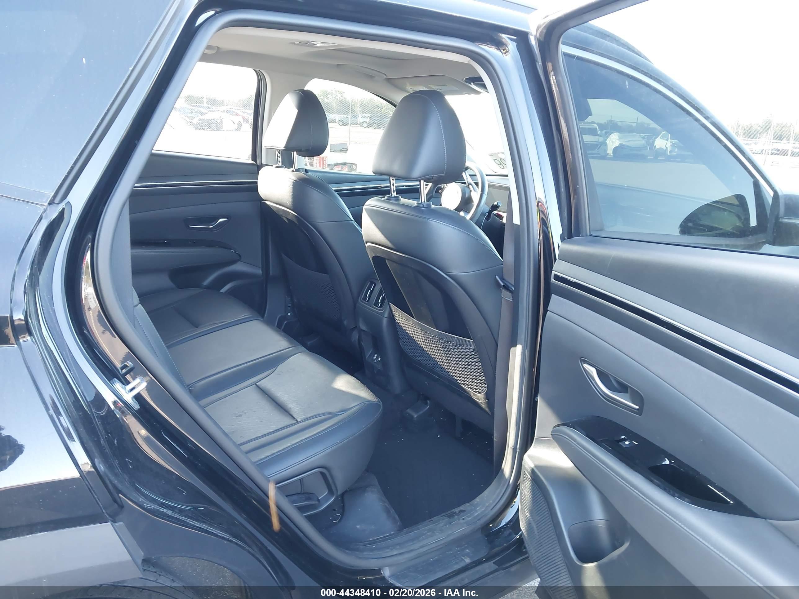 HYUNDAI TUCSON image 8