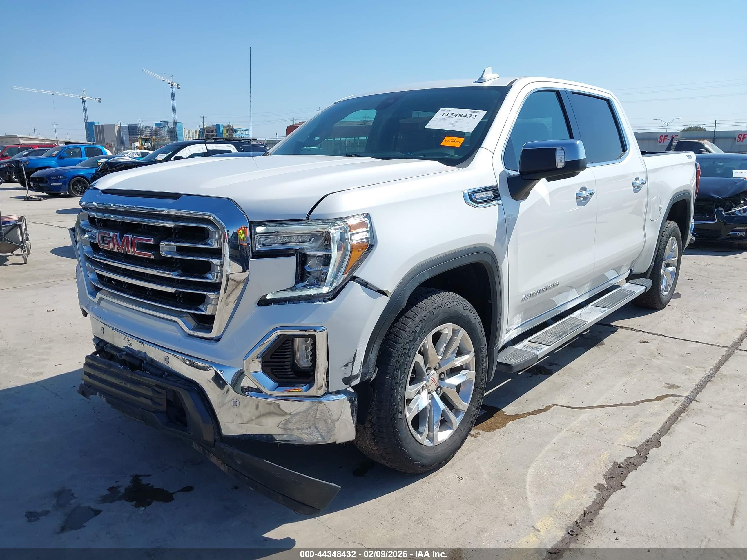GMC SIERRA image 2
