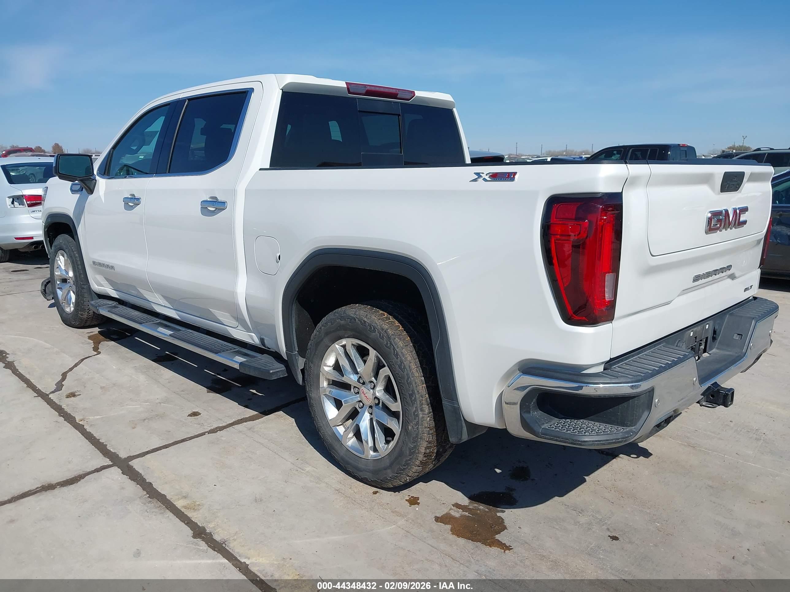 GMC SIERRA image 3