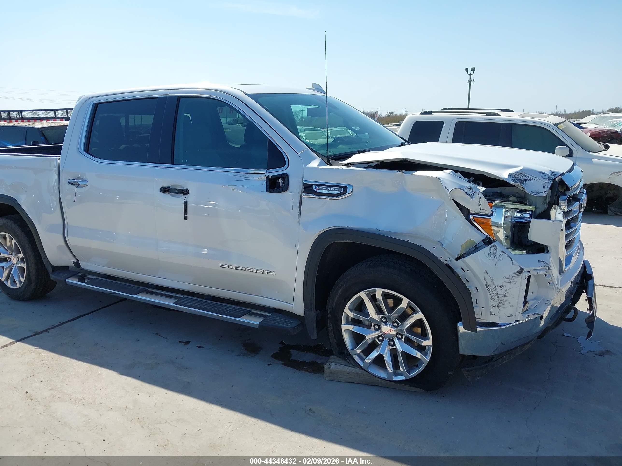 GMC SIERRA image 6