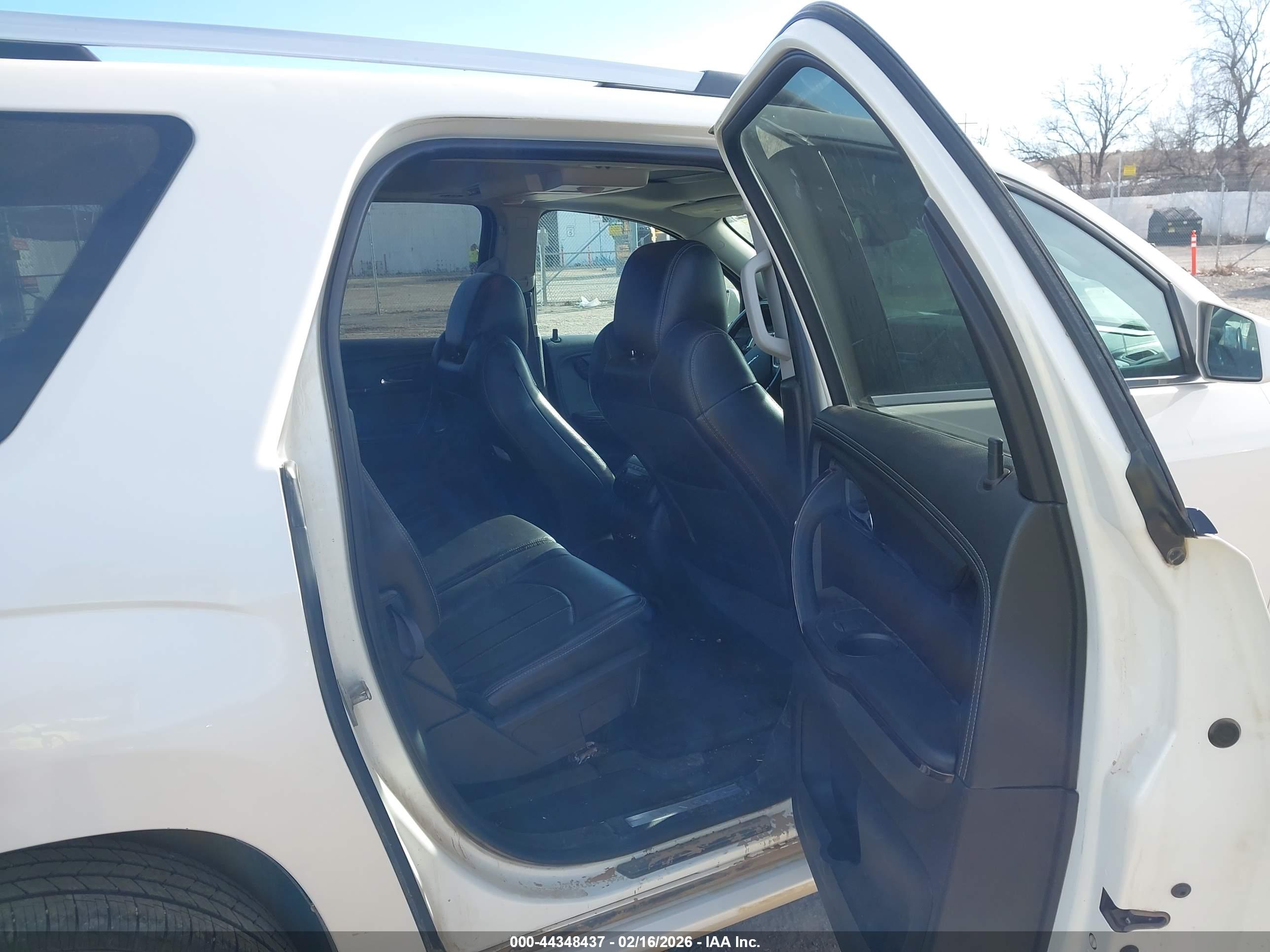 GMC ACADIA image 8
