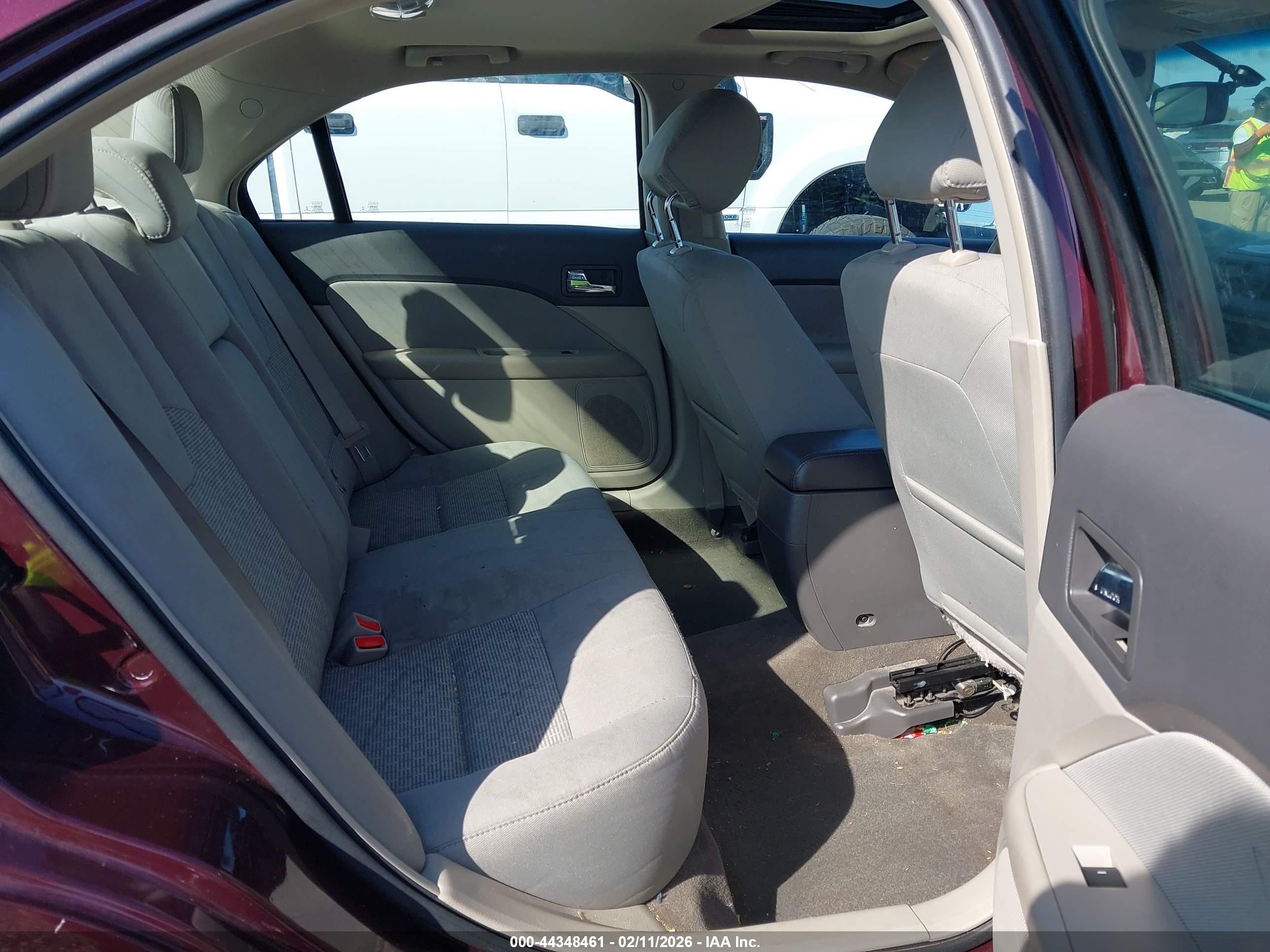 FORD FUSION image 8