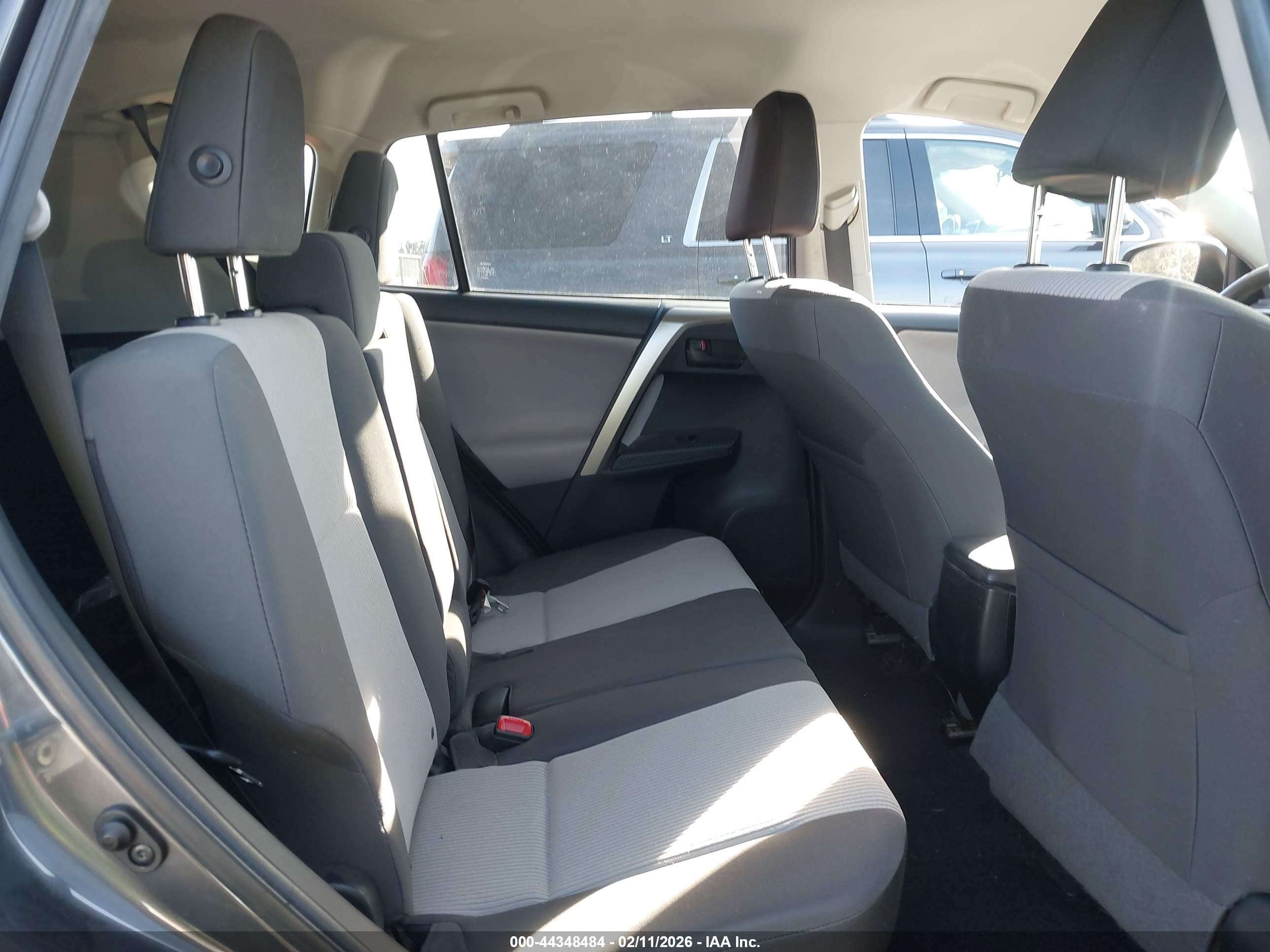 TOYOTA RAV4 image 8