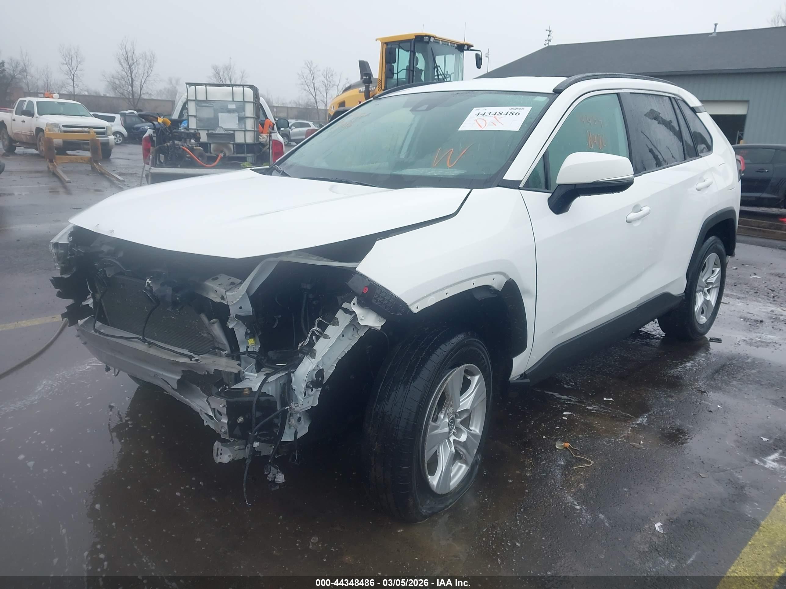TOYOTA RAV4 image 2