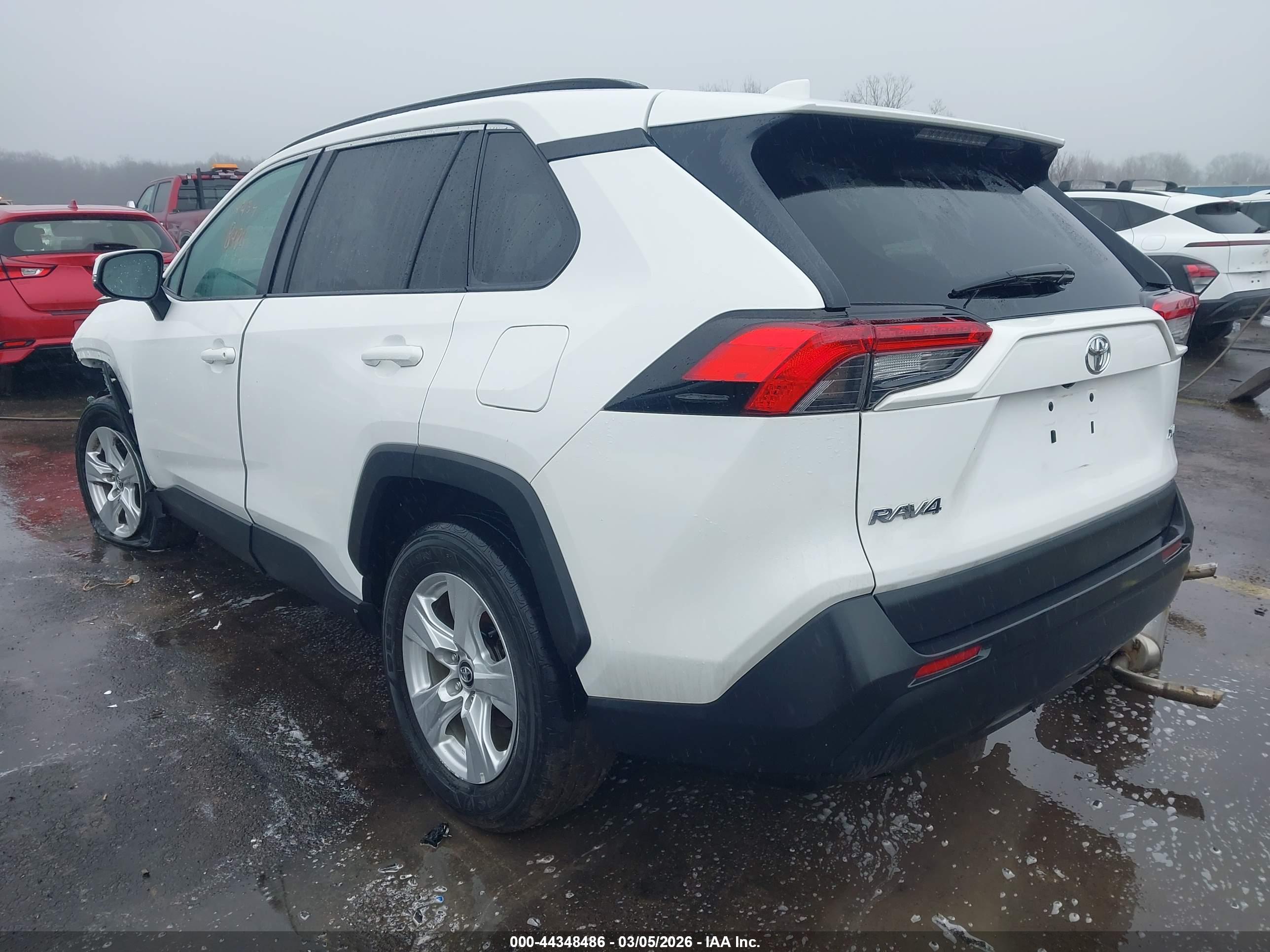 TOYOTA RAV4 image 3