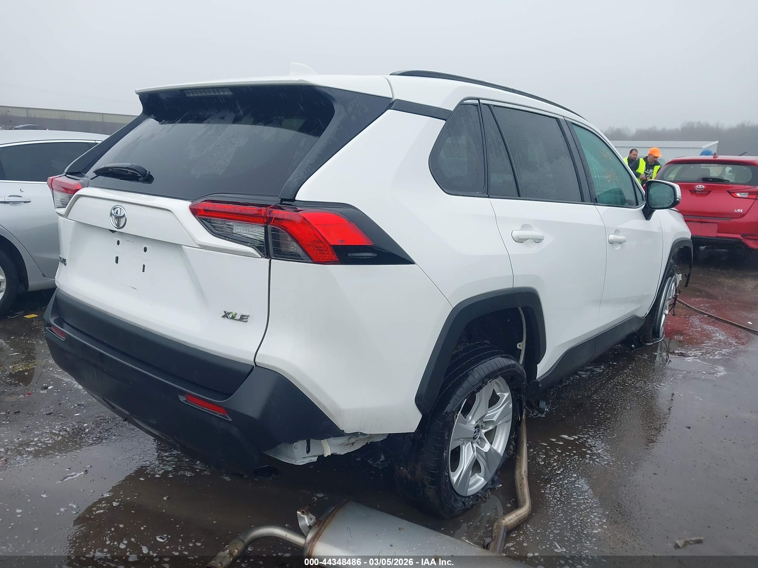 TOYOTA RAV4 image 4