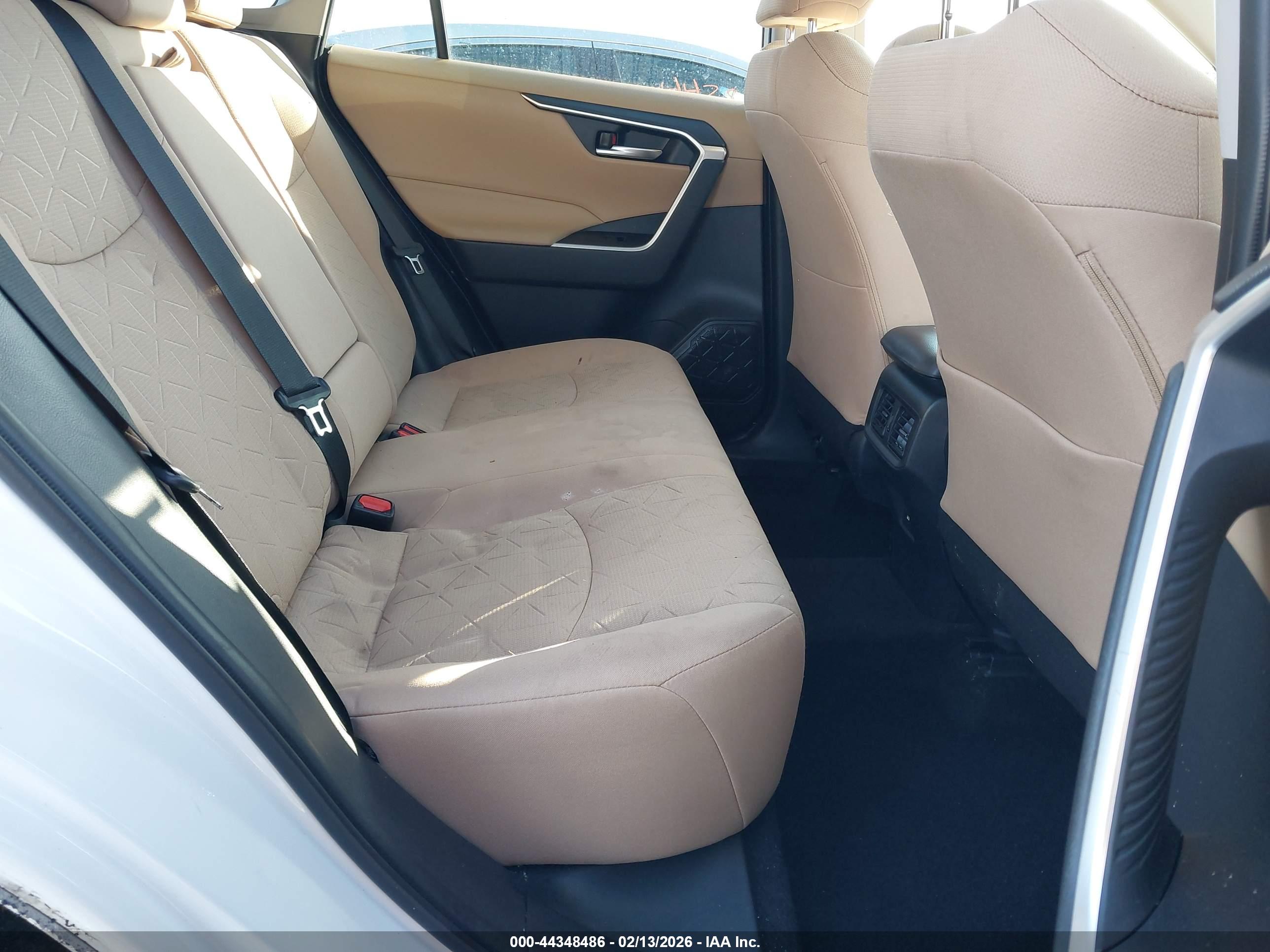 TOYOTA RAV4 image 8