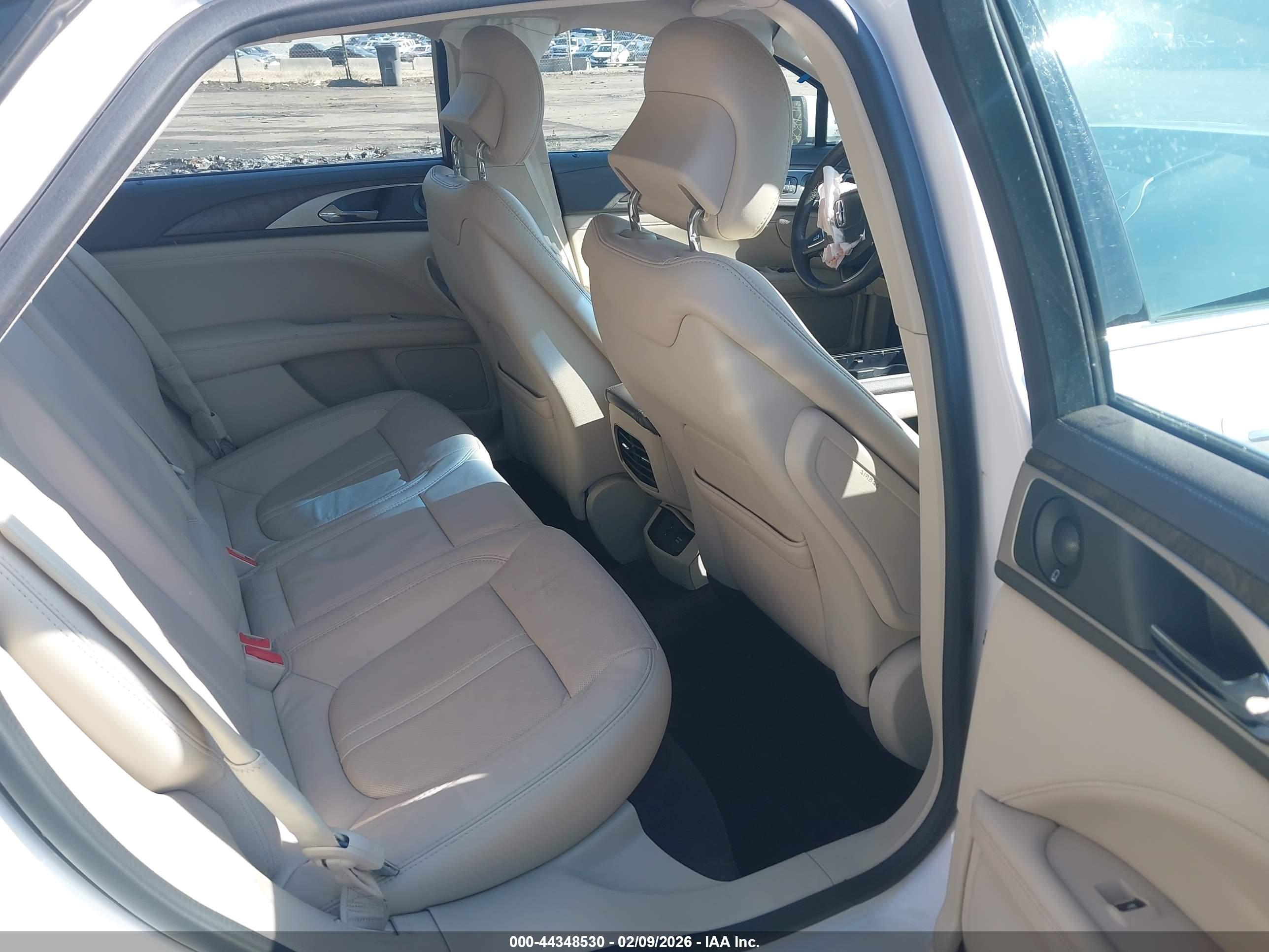 LINCOLN MKZ image 8