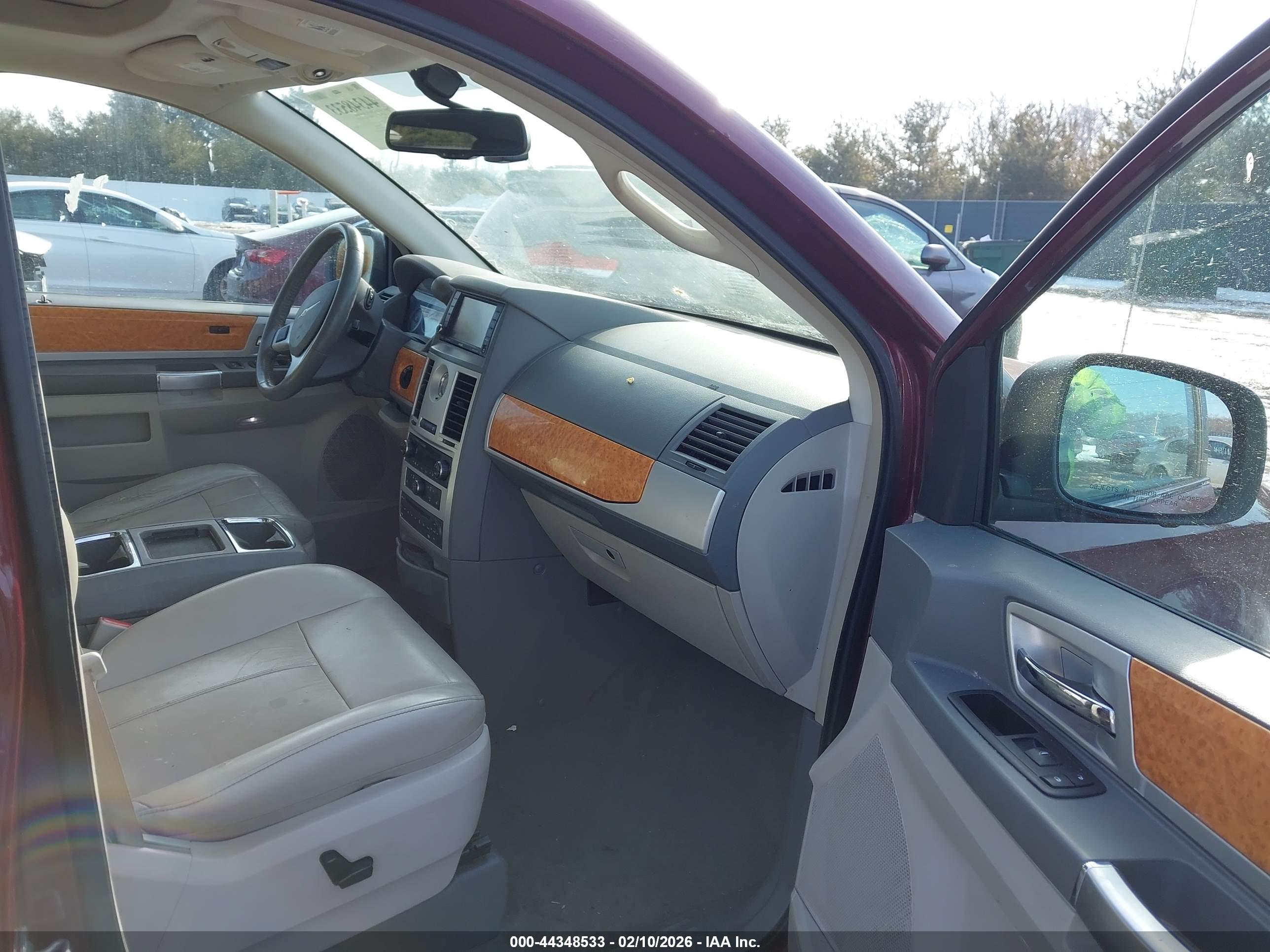 CHRYSLER TOWN image 5