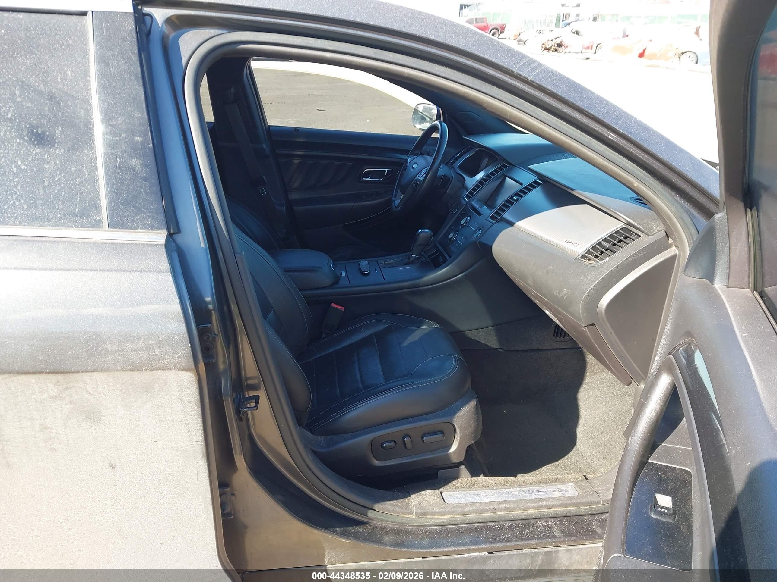 FORD TAURUS image 5
