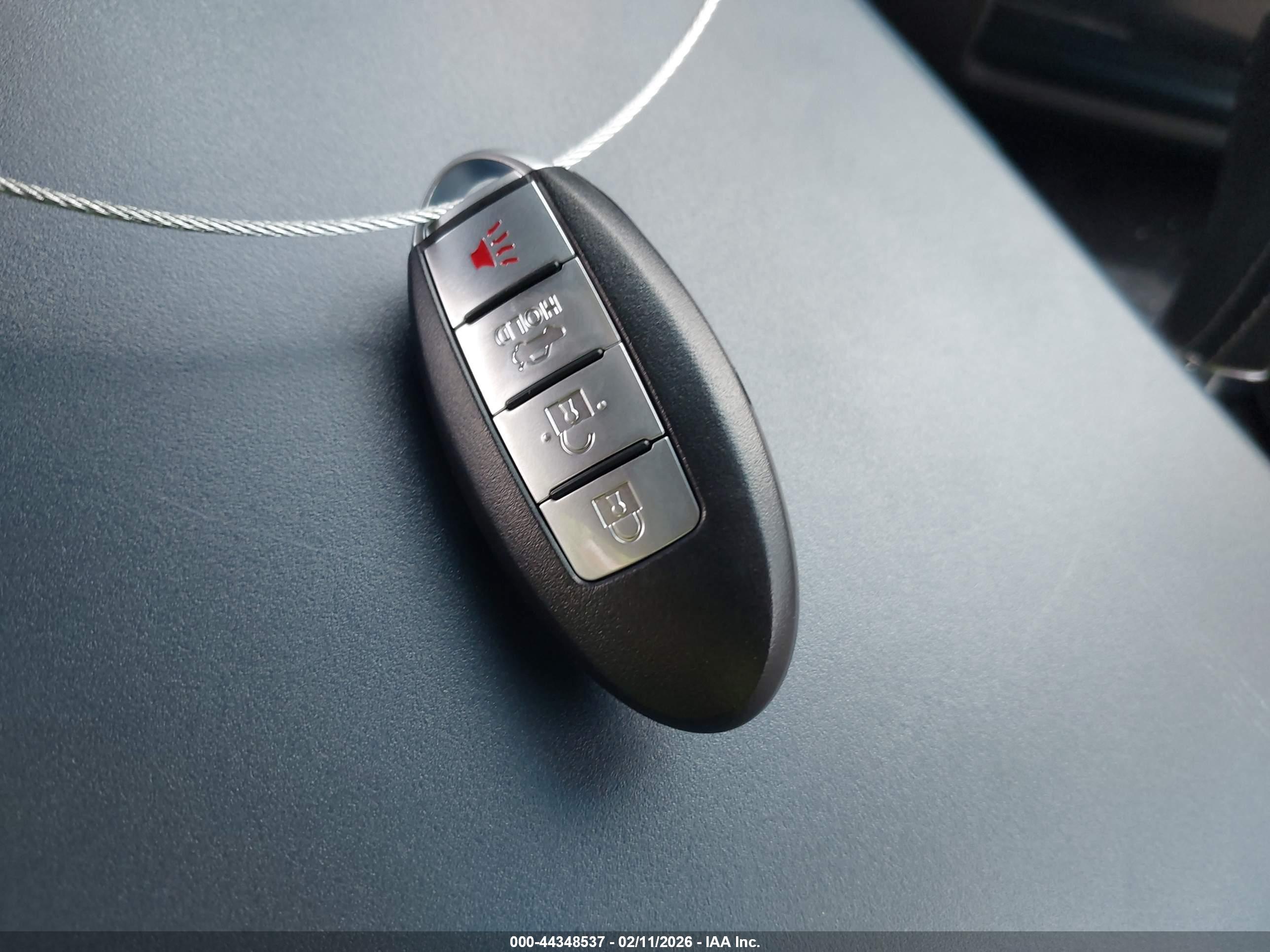NISSAN MAXIMA image 11