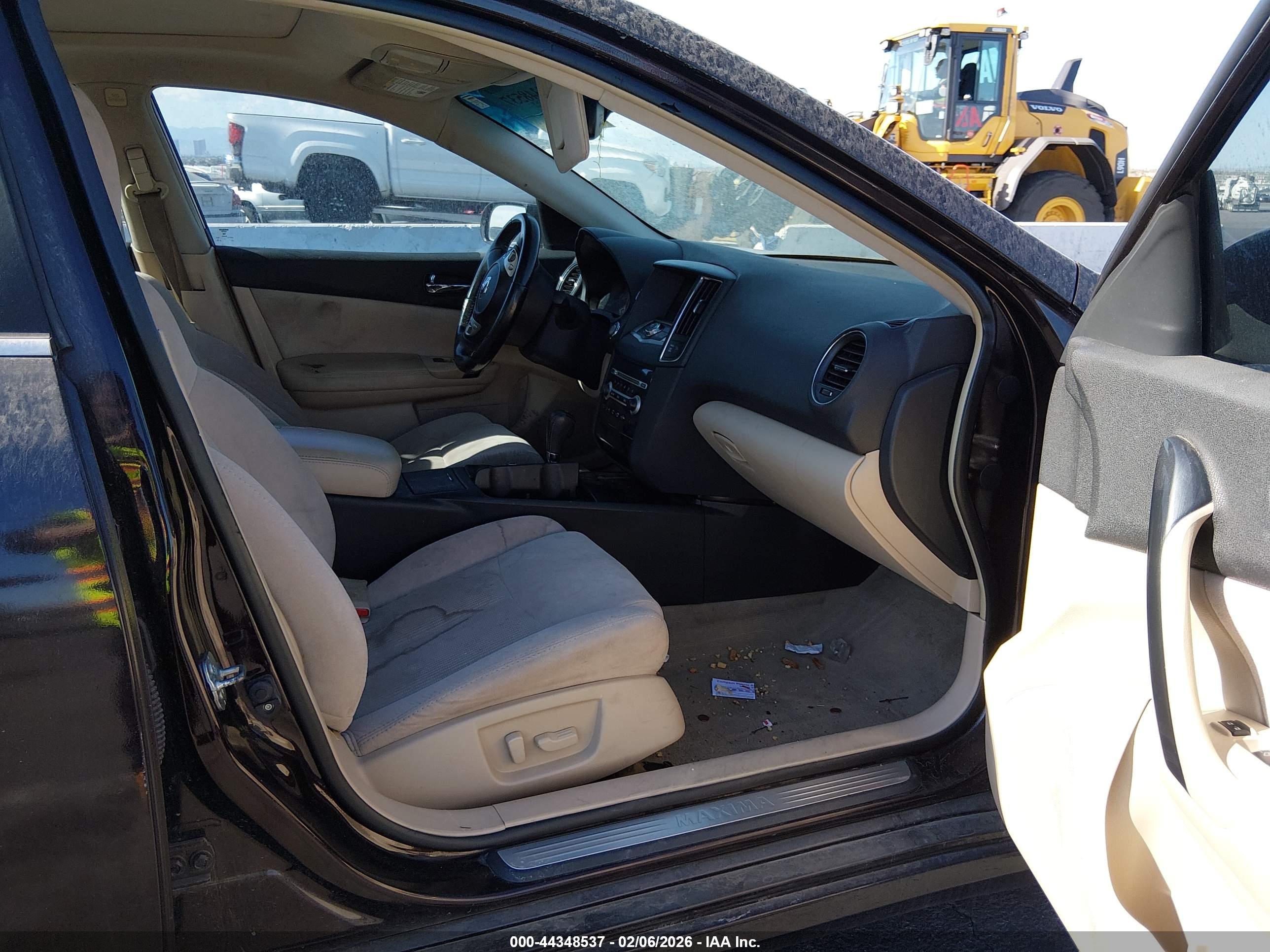 NISSAN MAXIMA image 5