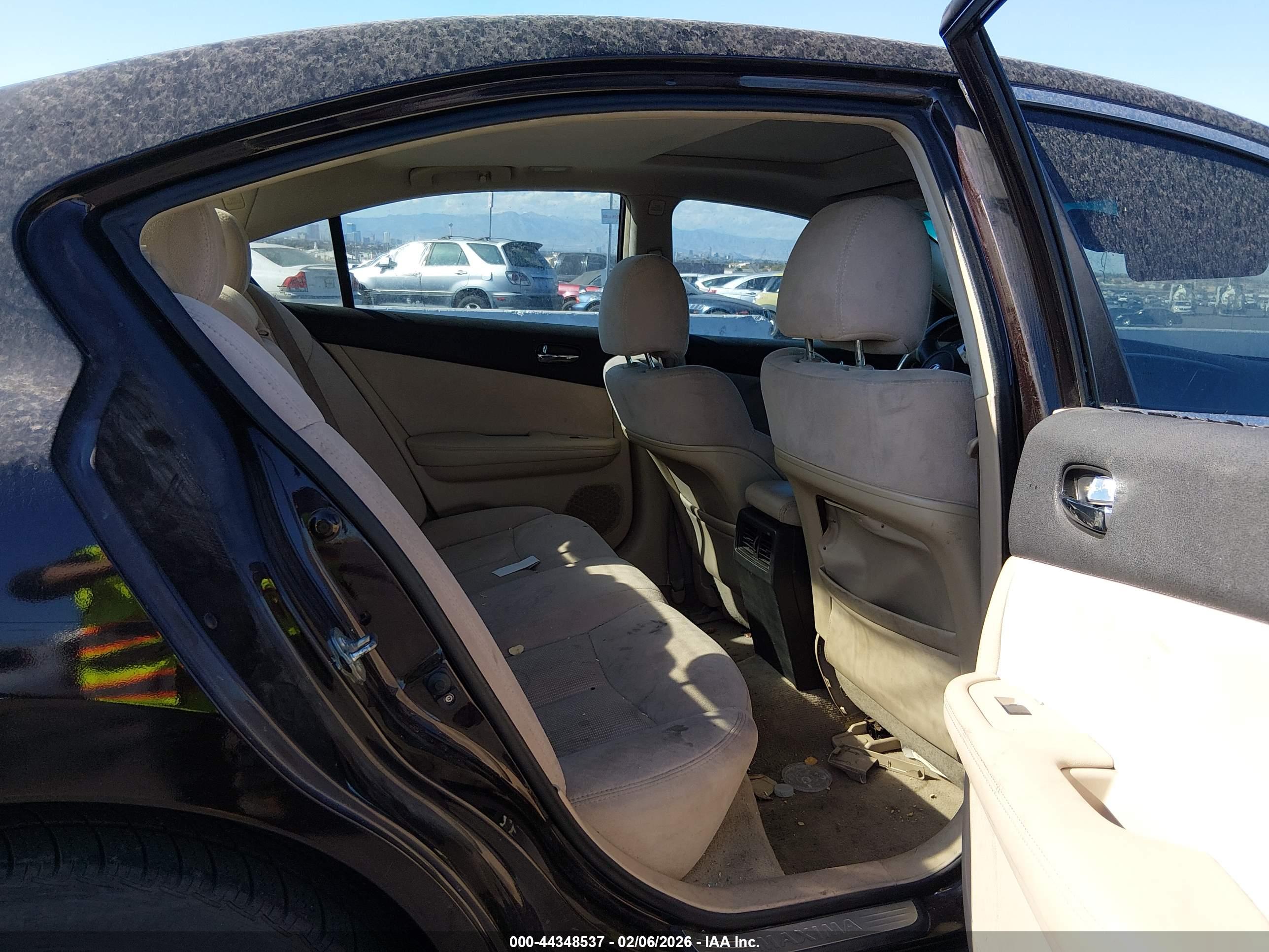 NISSAN MAXIMA image 8