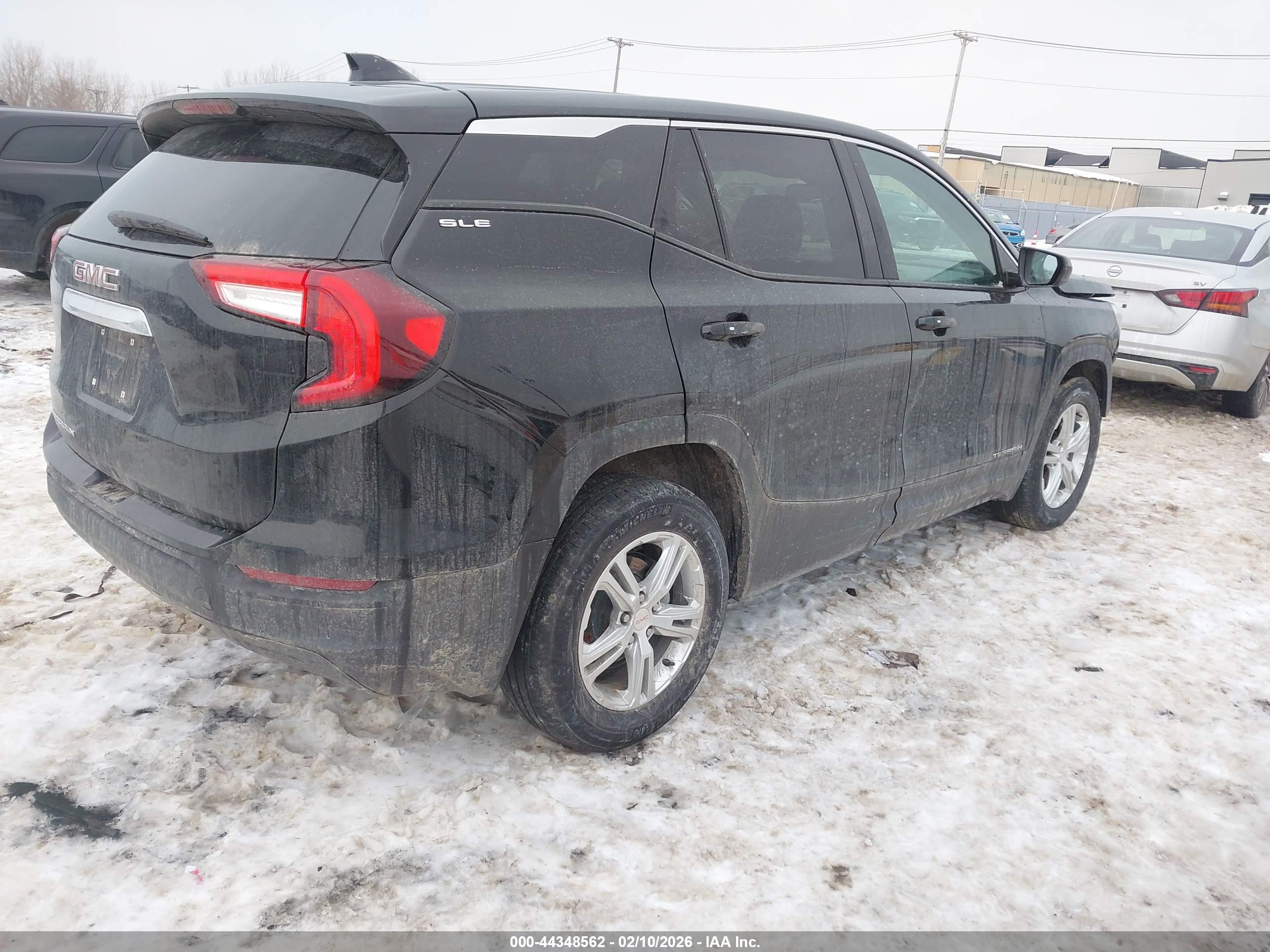 GMC TERRAIN image 4
