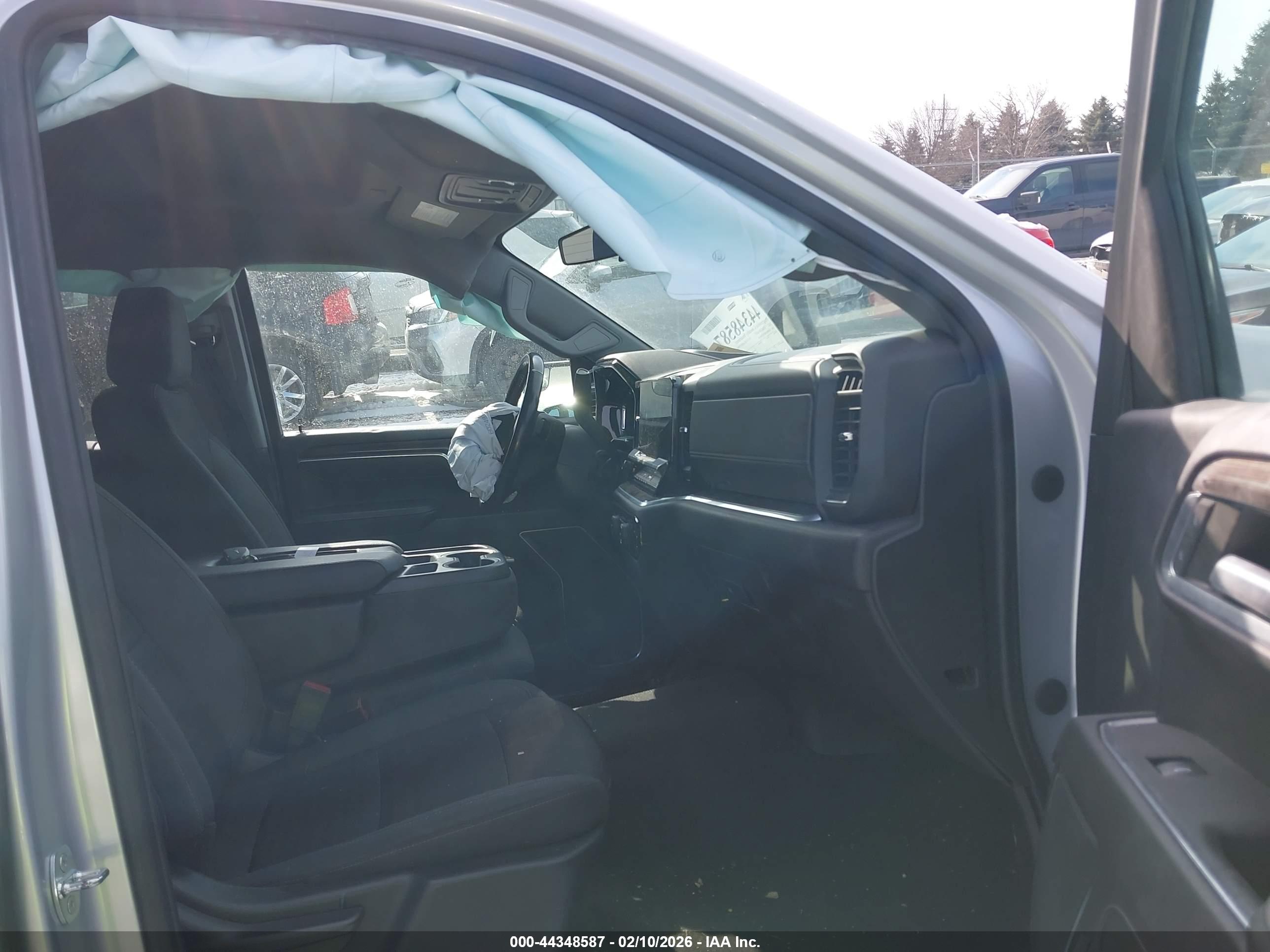 CHEVROLET SILVERADO image 5