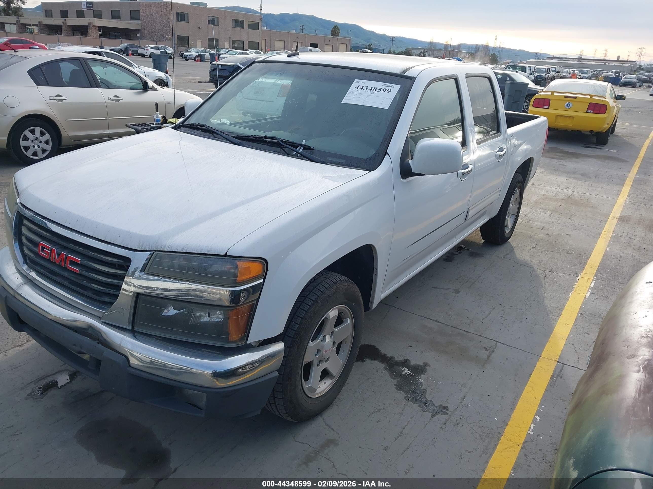 GMC CANYON image 2