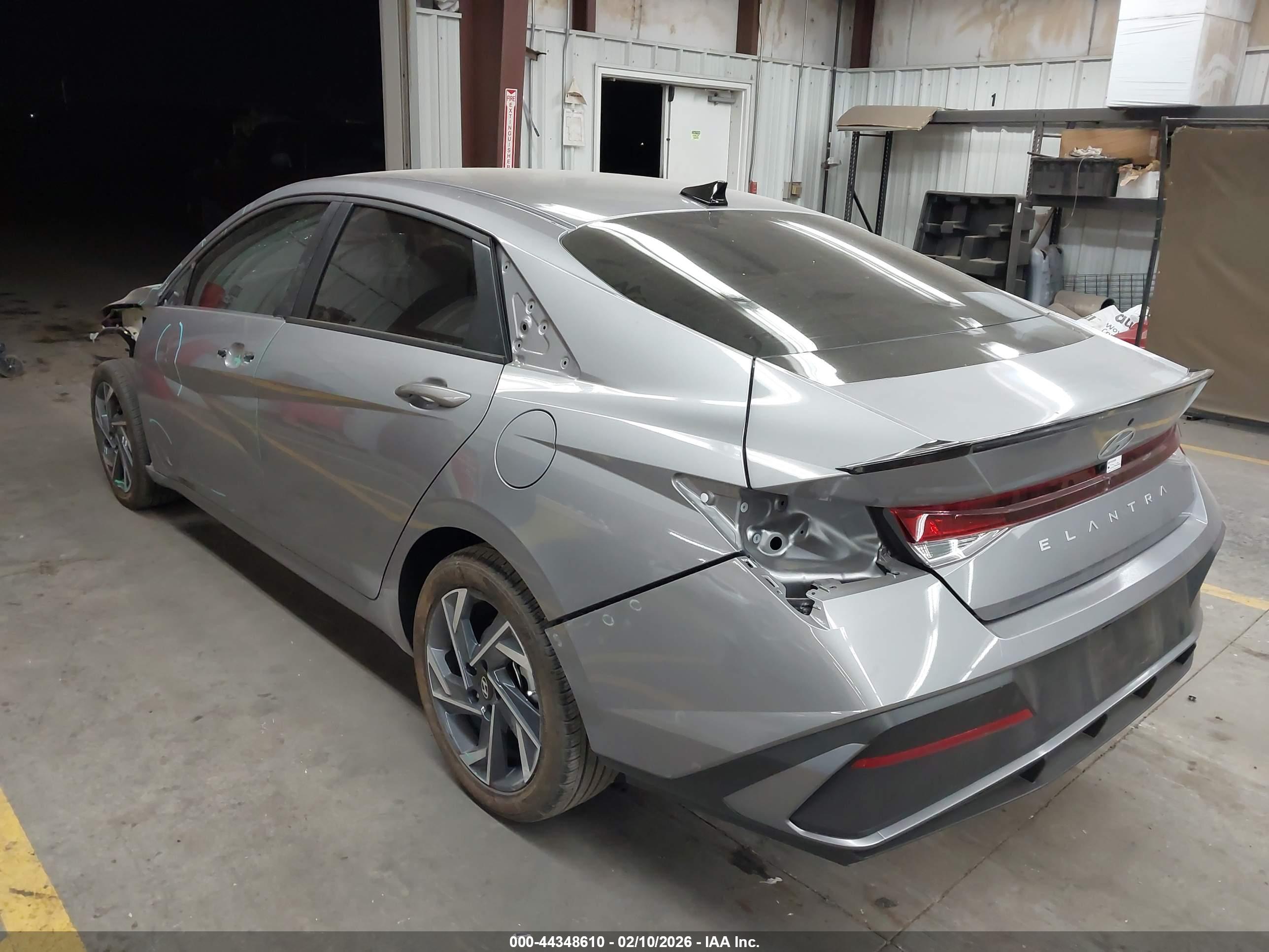 HYUNDAI ELANTRA image 3