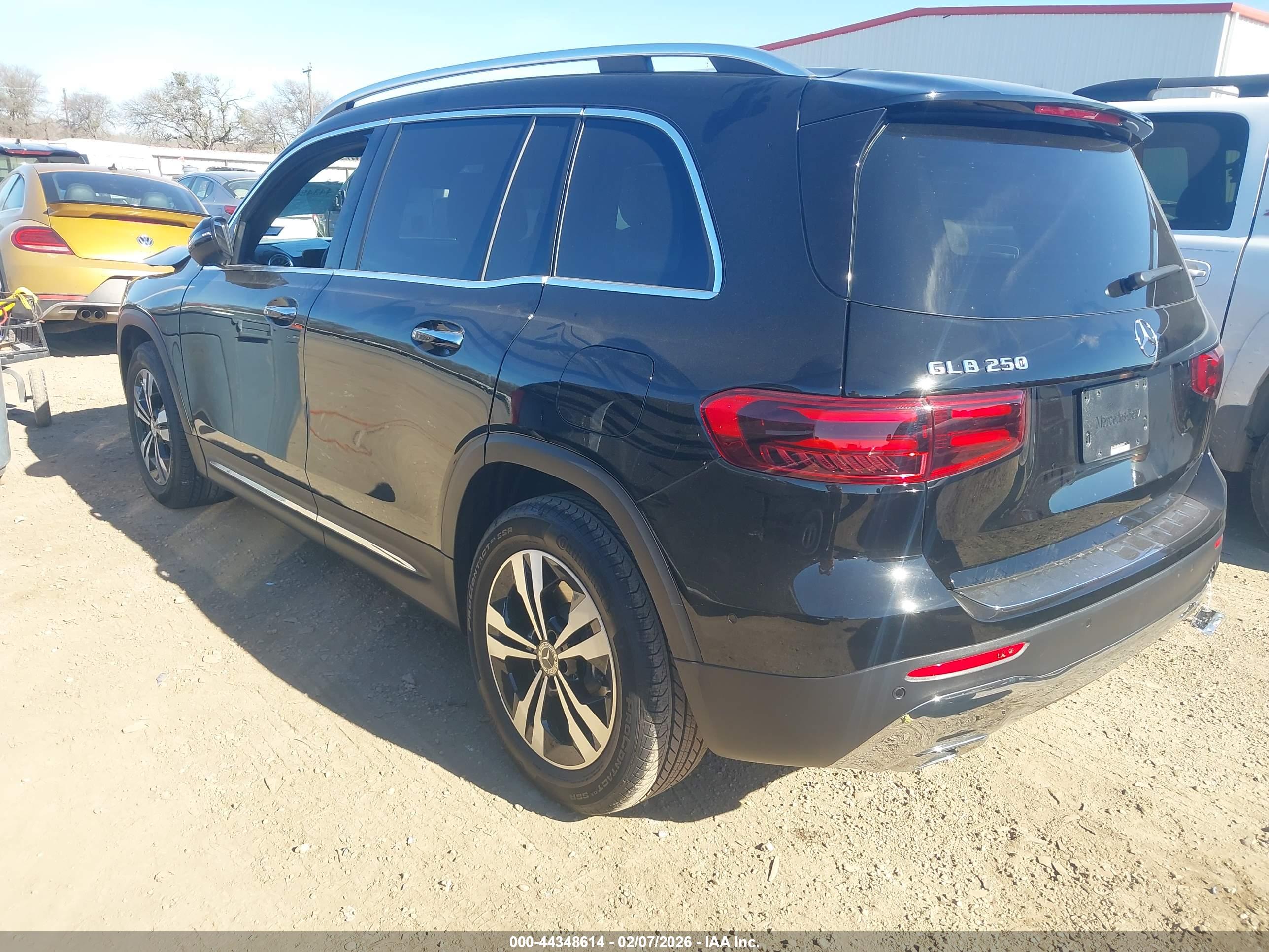 MERCEDES-BENZ GLB image 3
