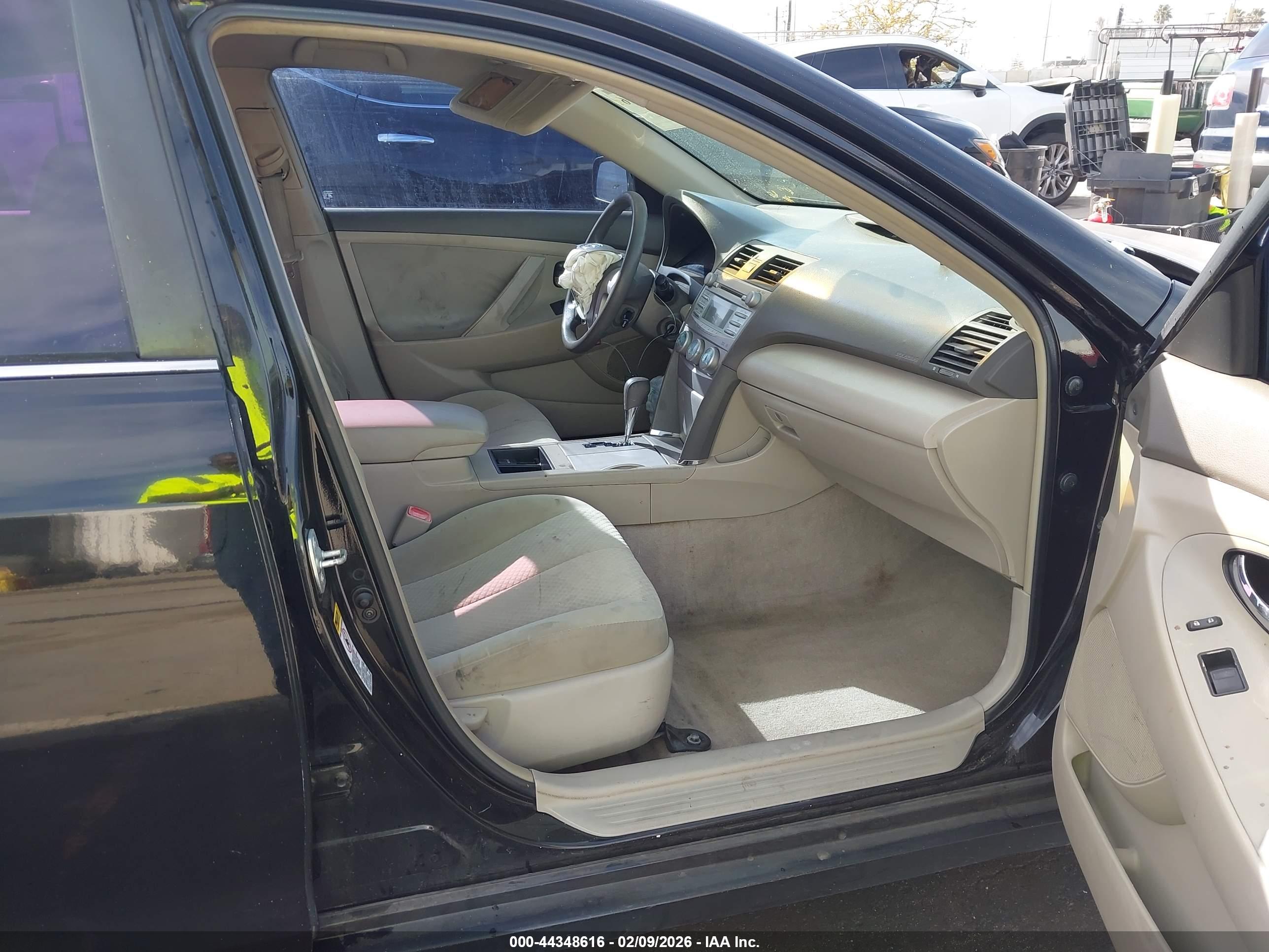 TOYOTA CAMRY image 5