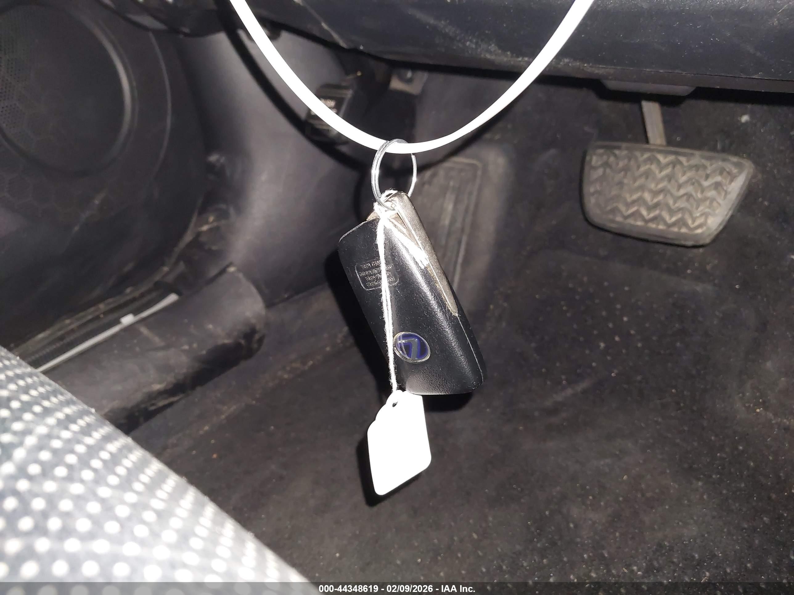 LEXUS ES image 11