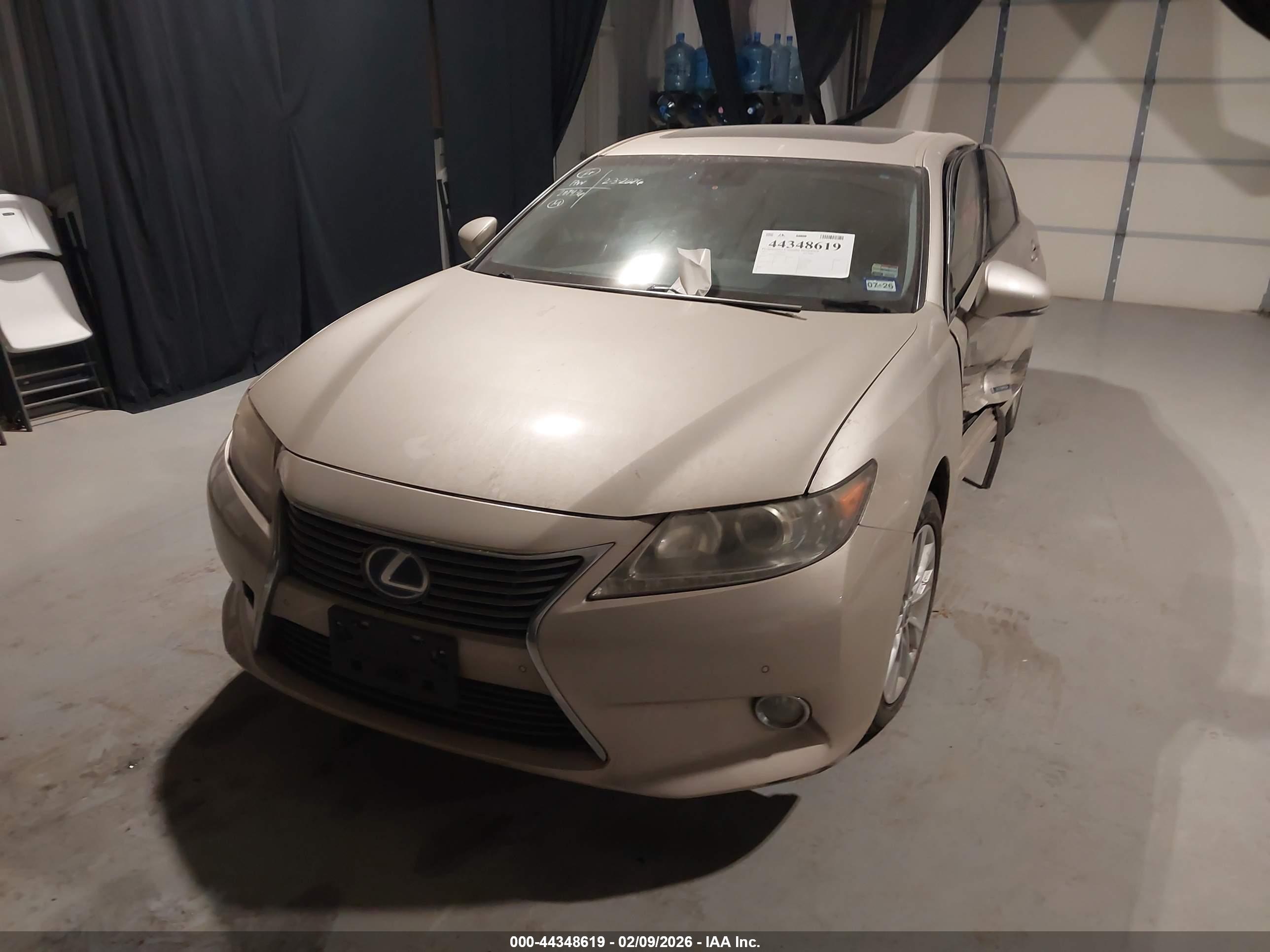 LEXUS ES image 2