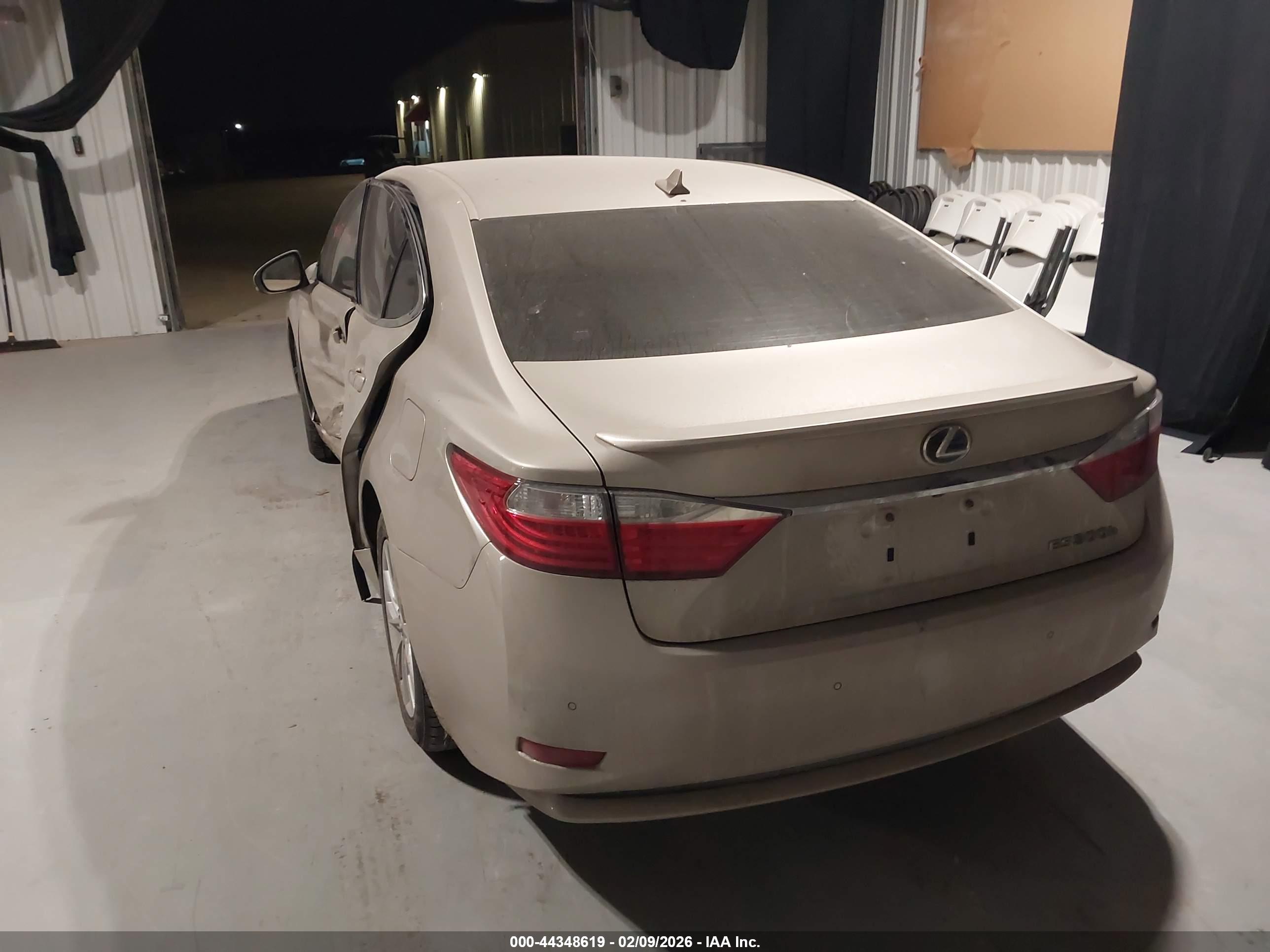 LEXUS ES image 3