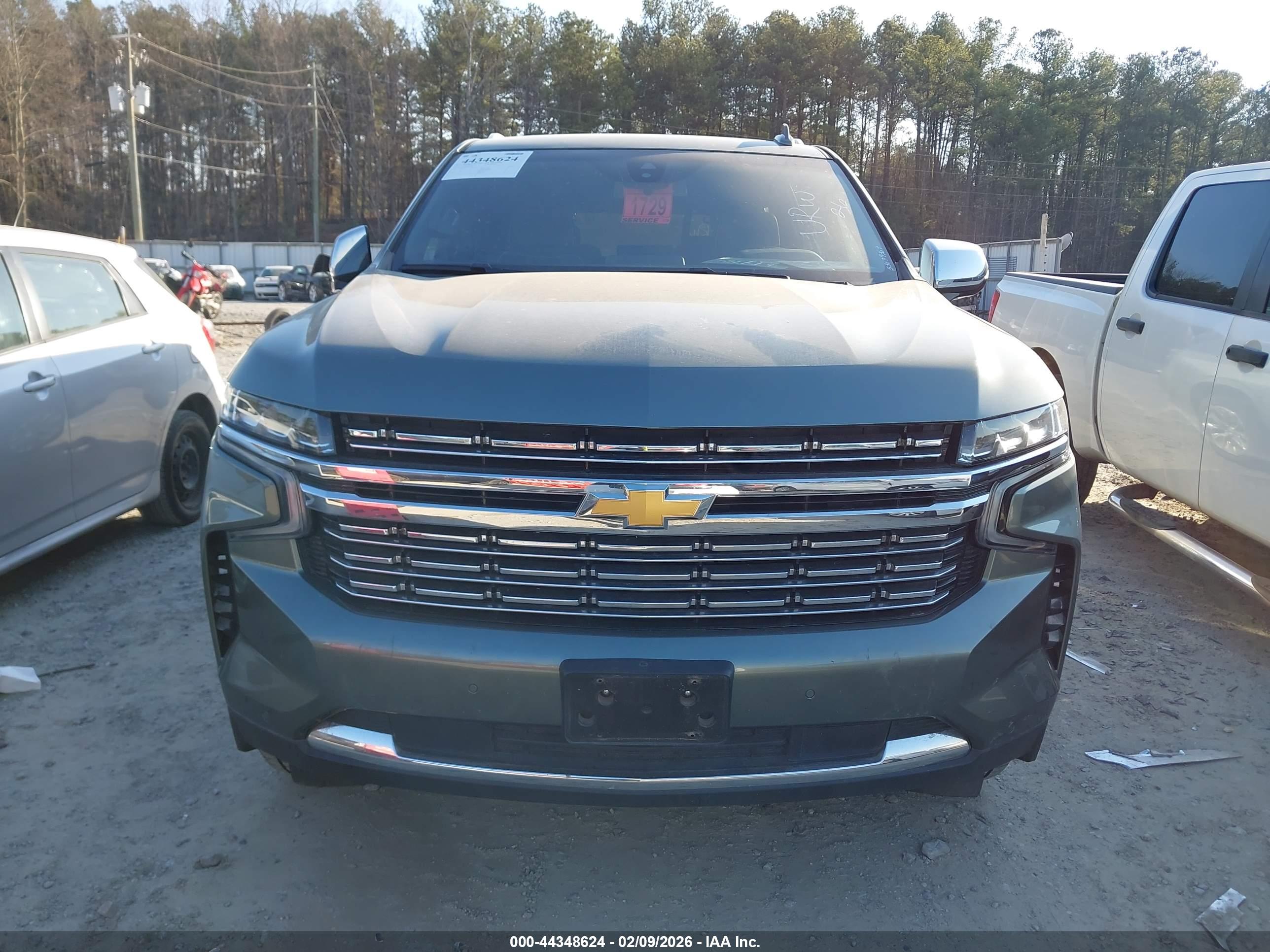 CHEVROLET SUBURBAN image 6