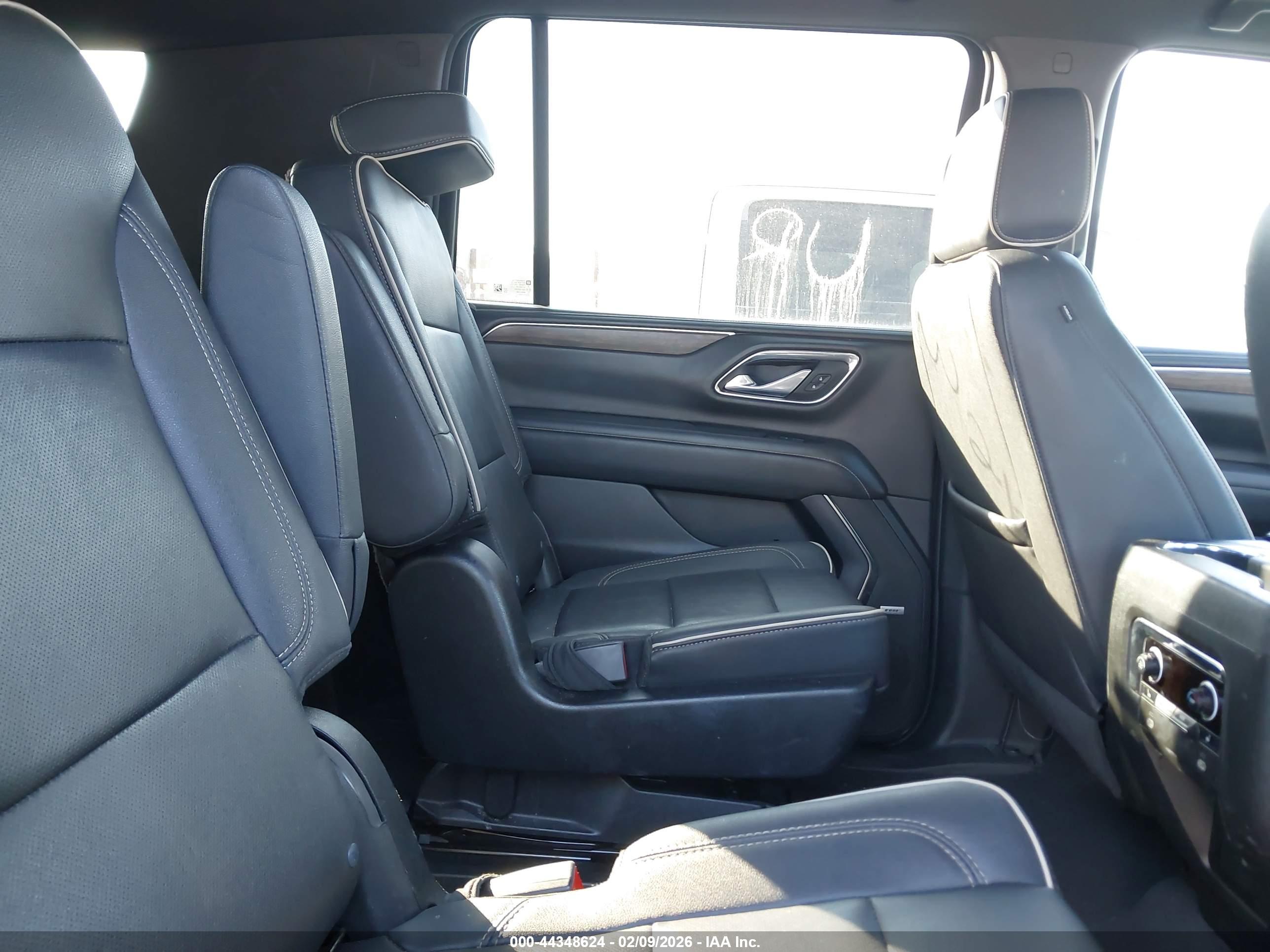CHEVROLET SUBURBAN image 8