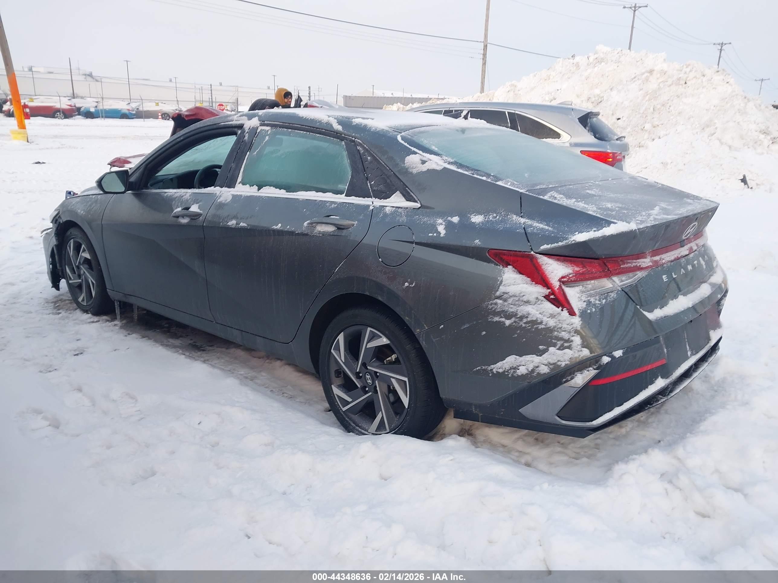 HYUNDAI ELANTRA image 3