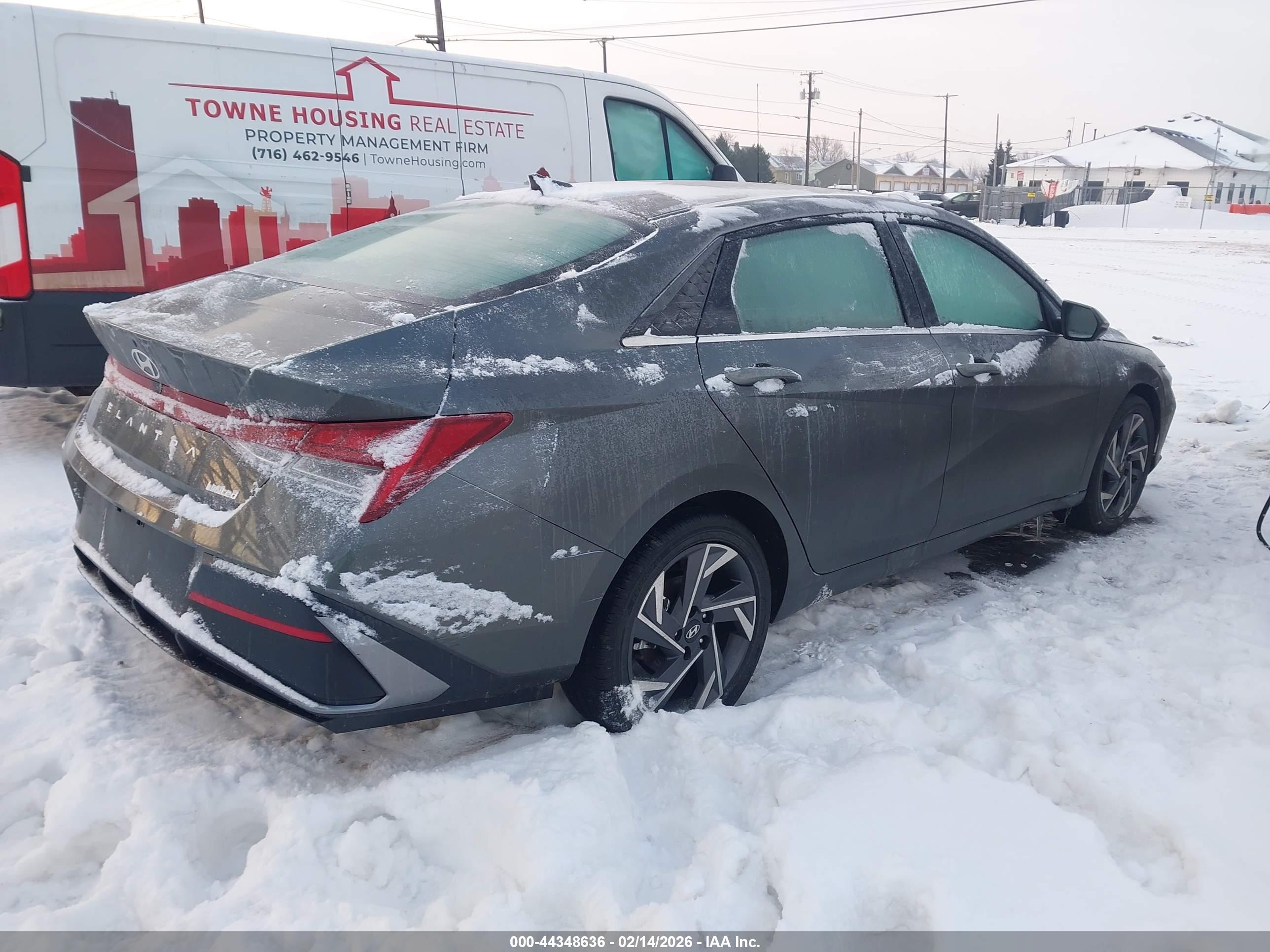 HYUNDAI ELANTRA image 4