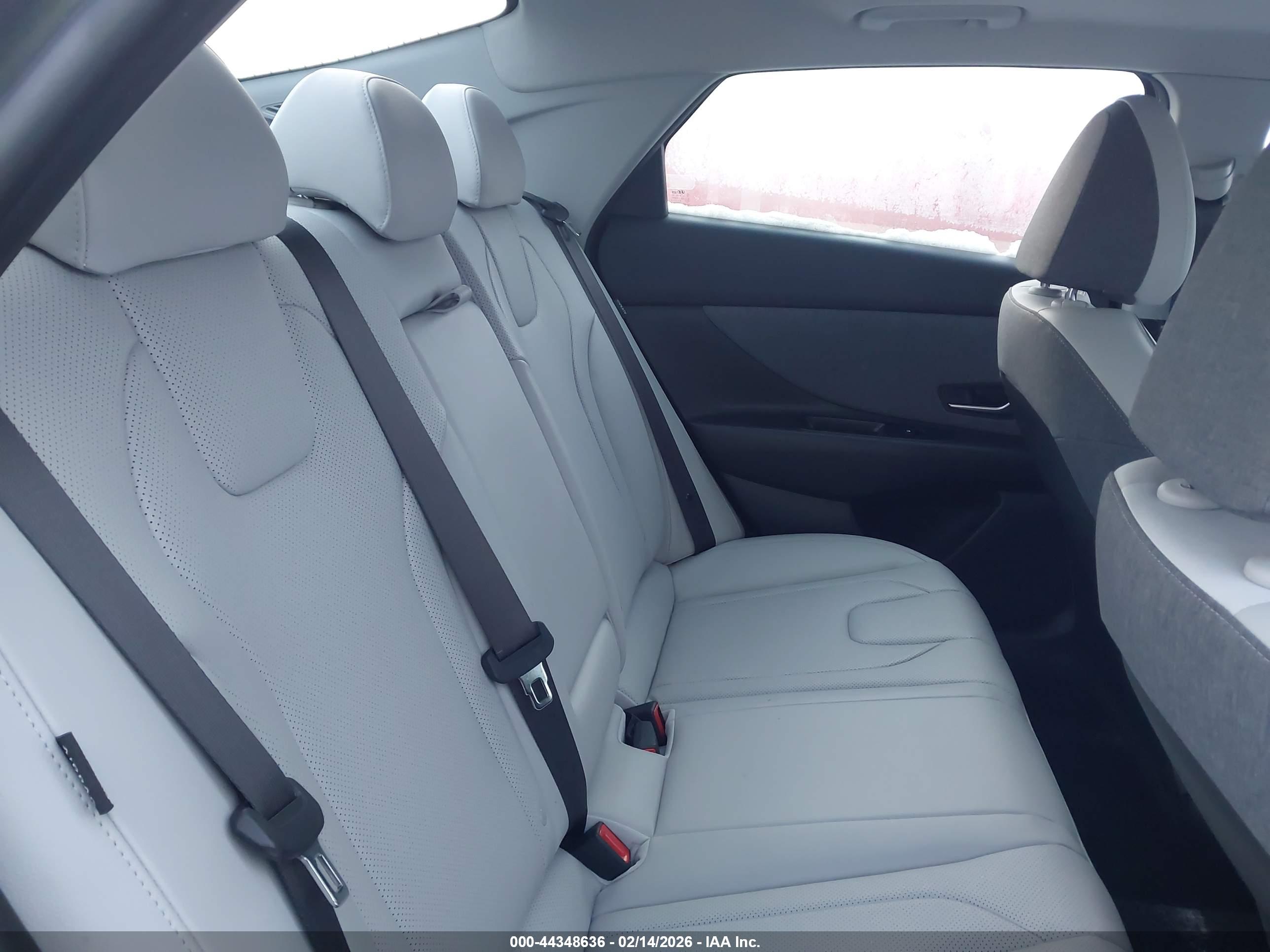 HYUNDAI ELANTRA image 8