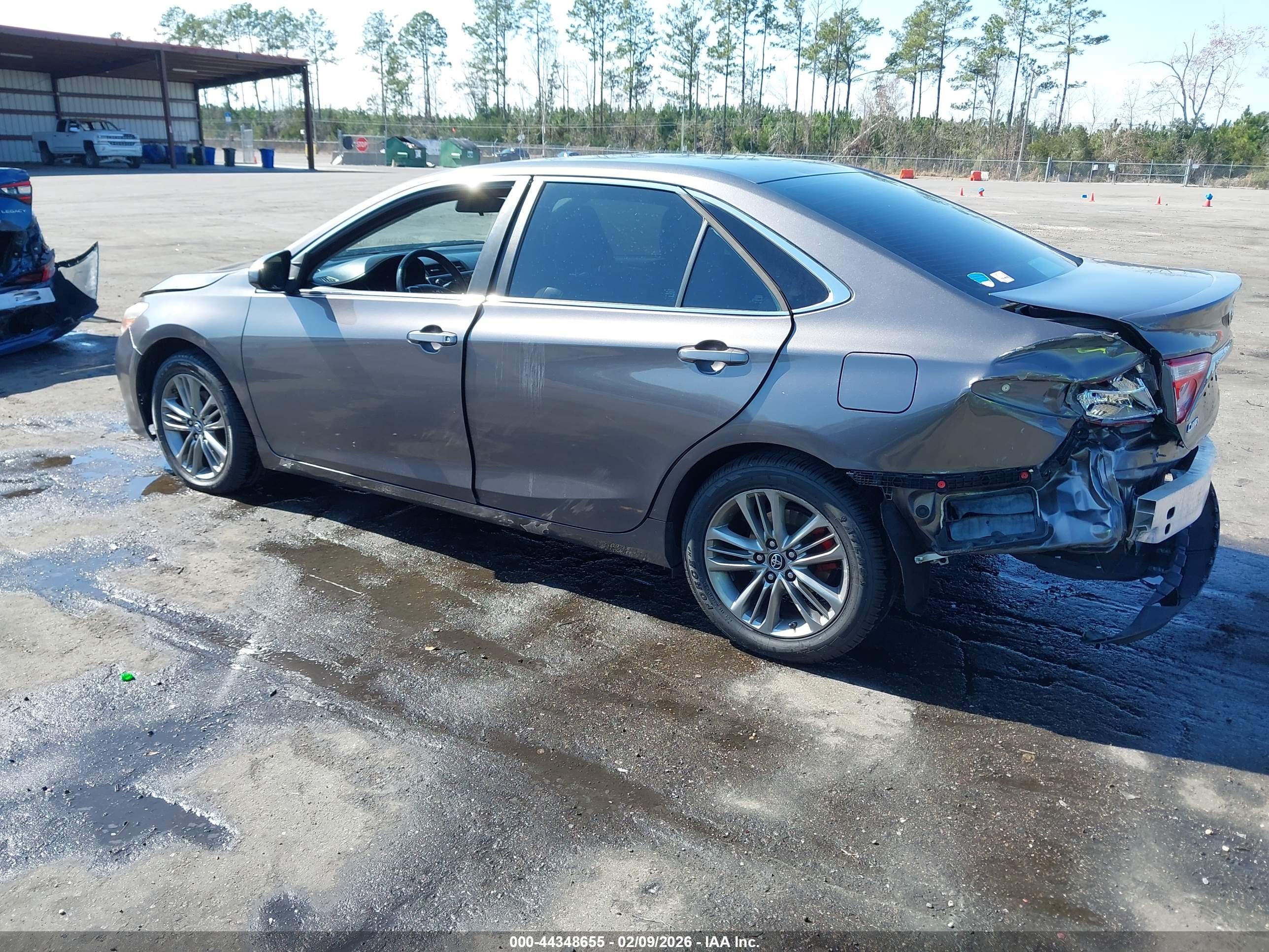 TOYOTA CAMRY image 3