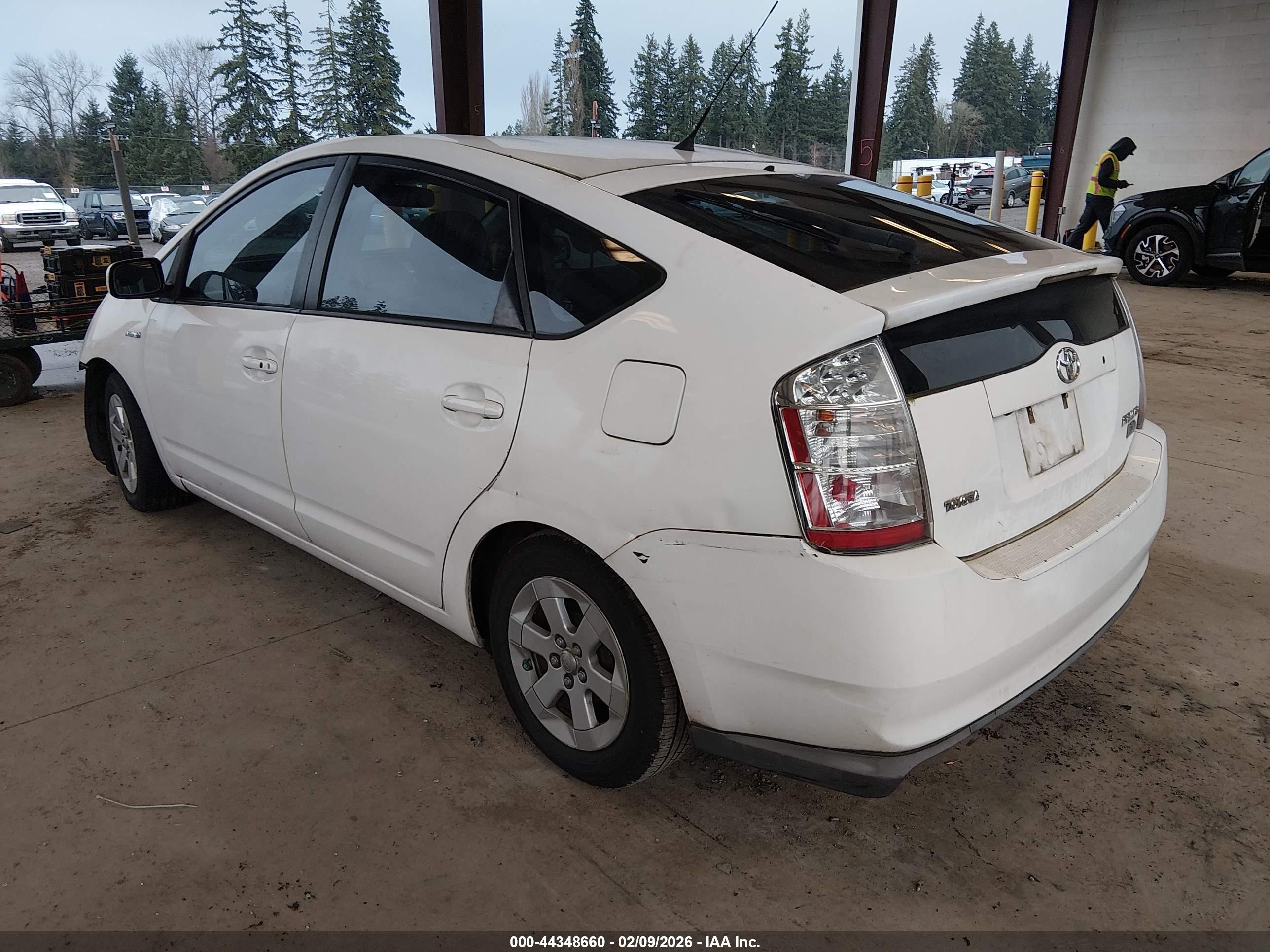 TOYOTA PRIUS image 3