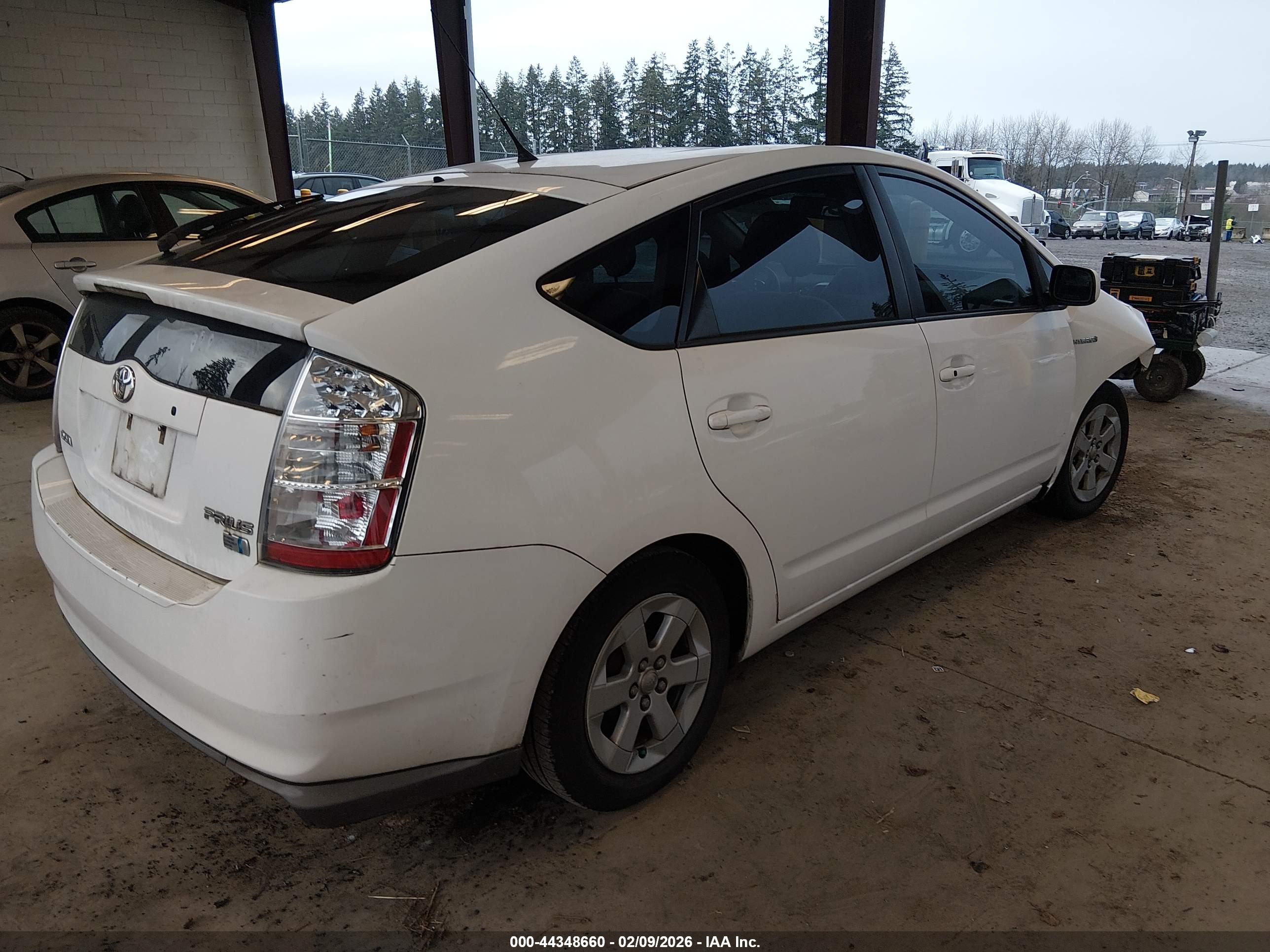 TOYOTA PRIUS image 4