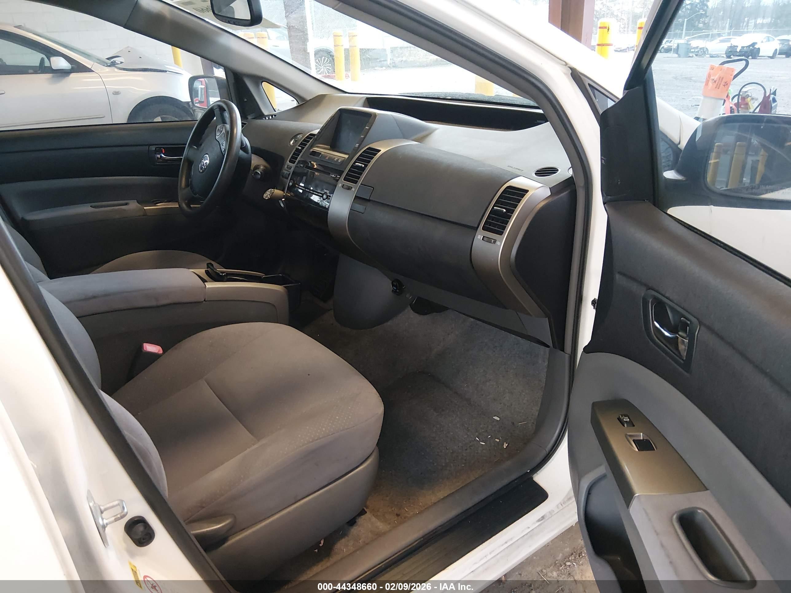 TOYOTA PRIUS image 5