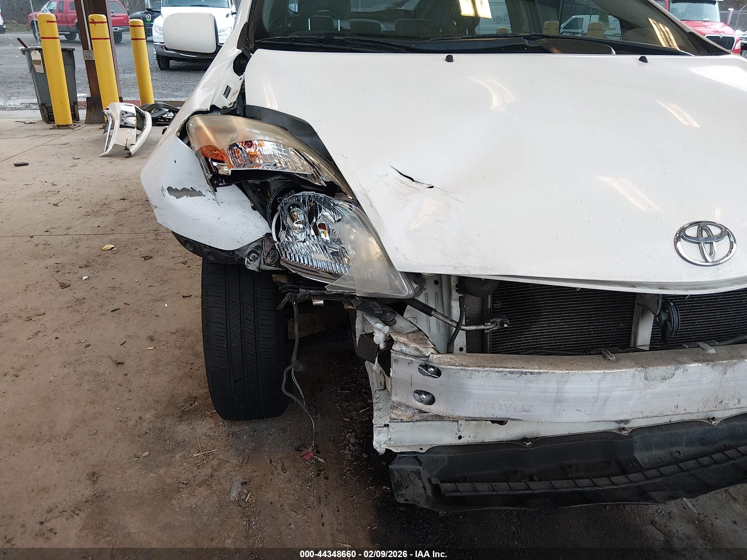 TOYOTA PRIUS image 6