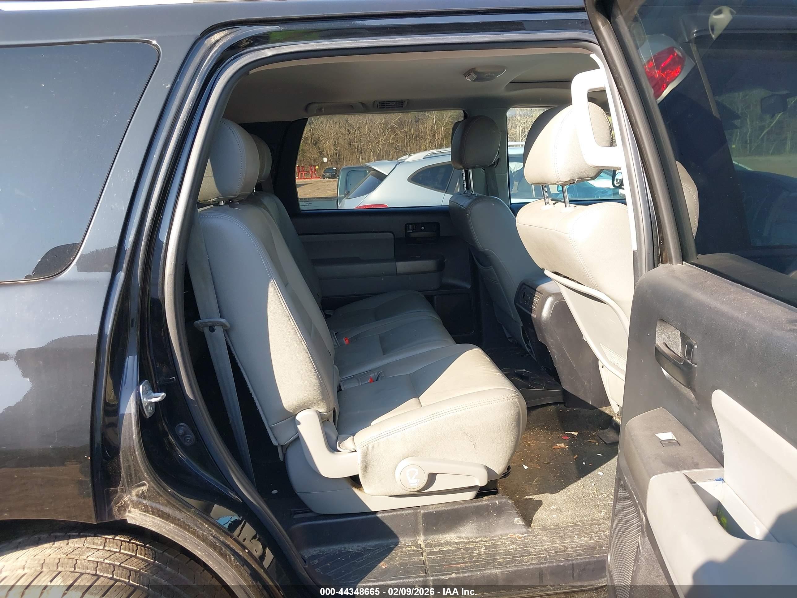 TOYOTA SEQUOIA image 8