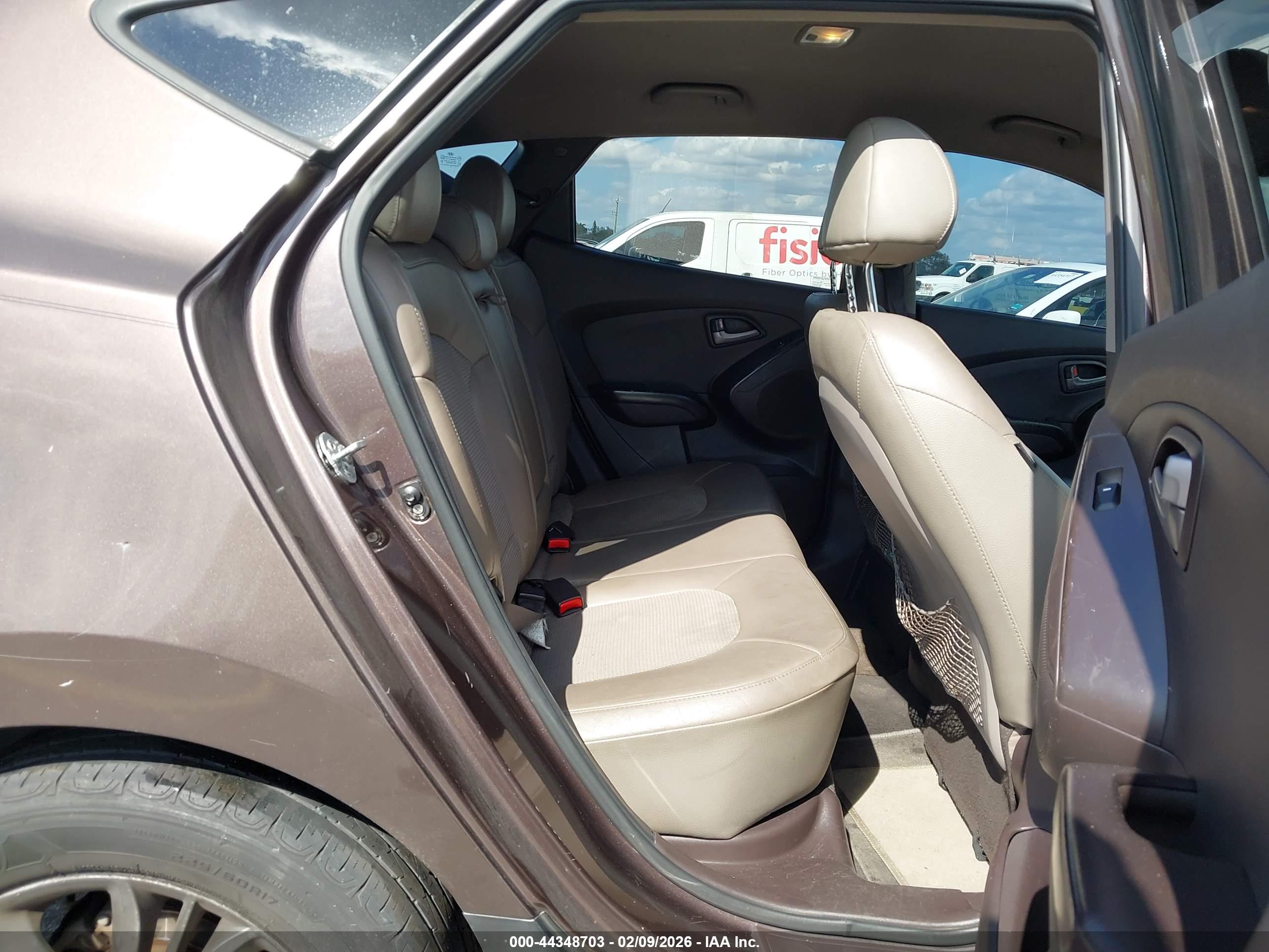 HYUNDAI TUCSON image 8