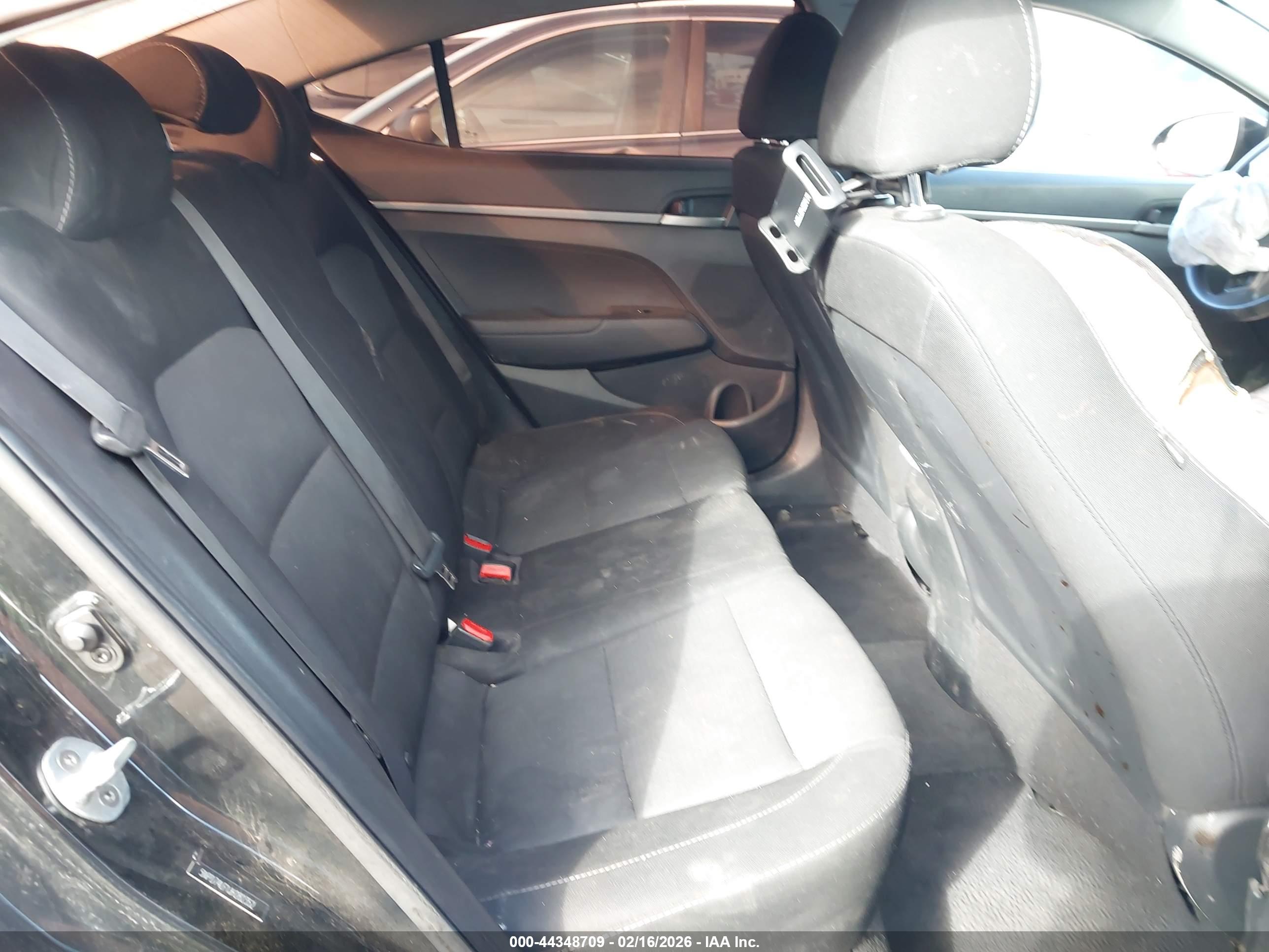 HYUNDAI ELANTRA image 8