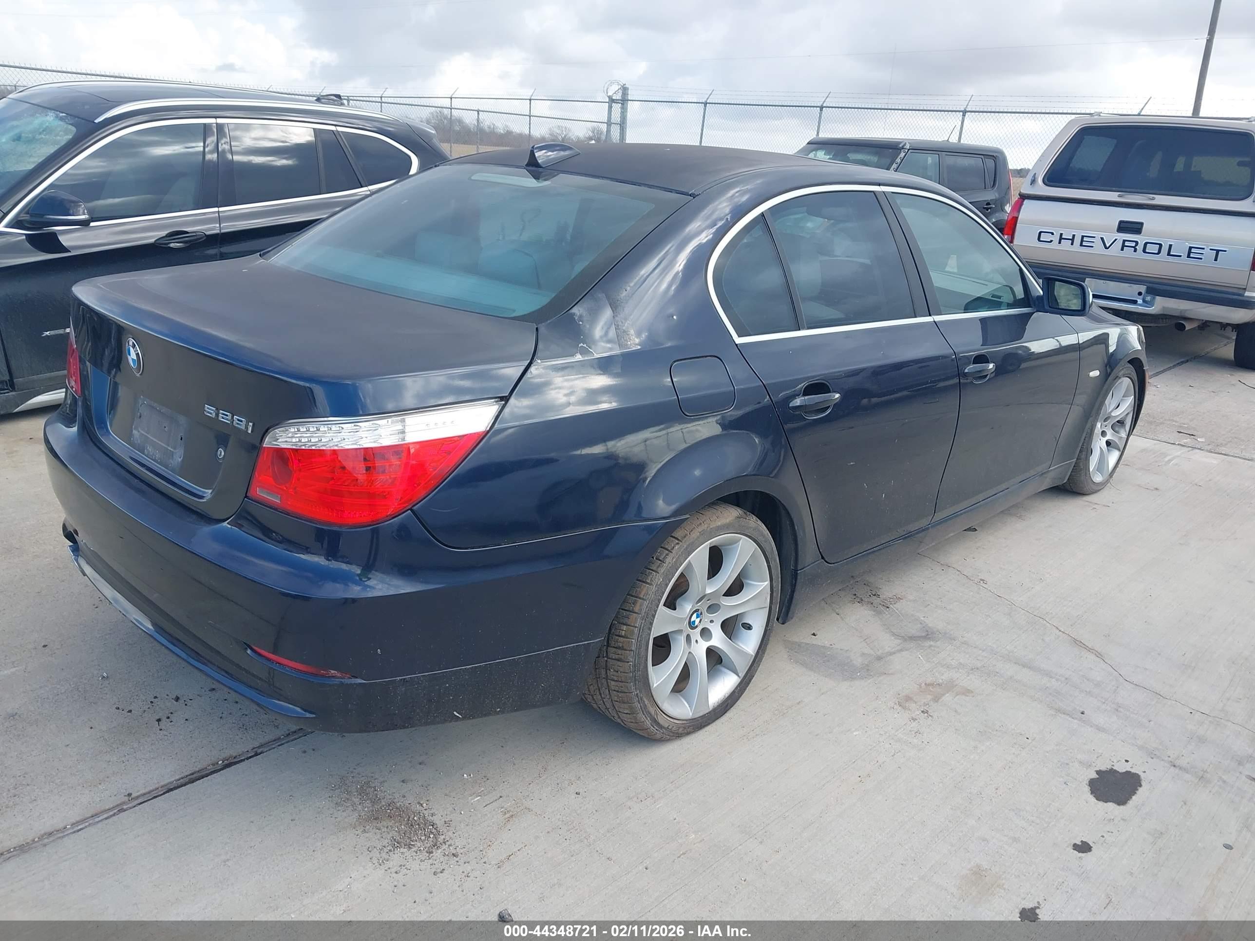 BMW 528I image 4