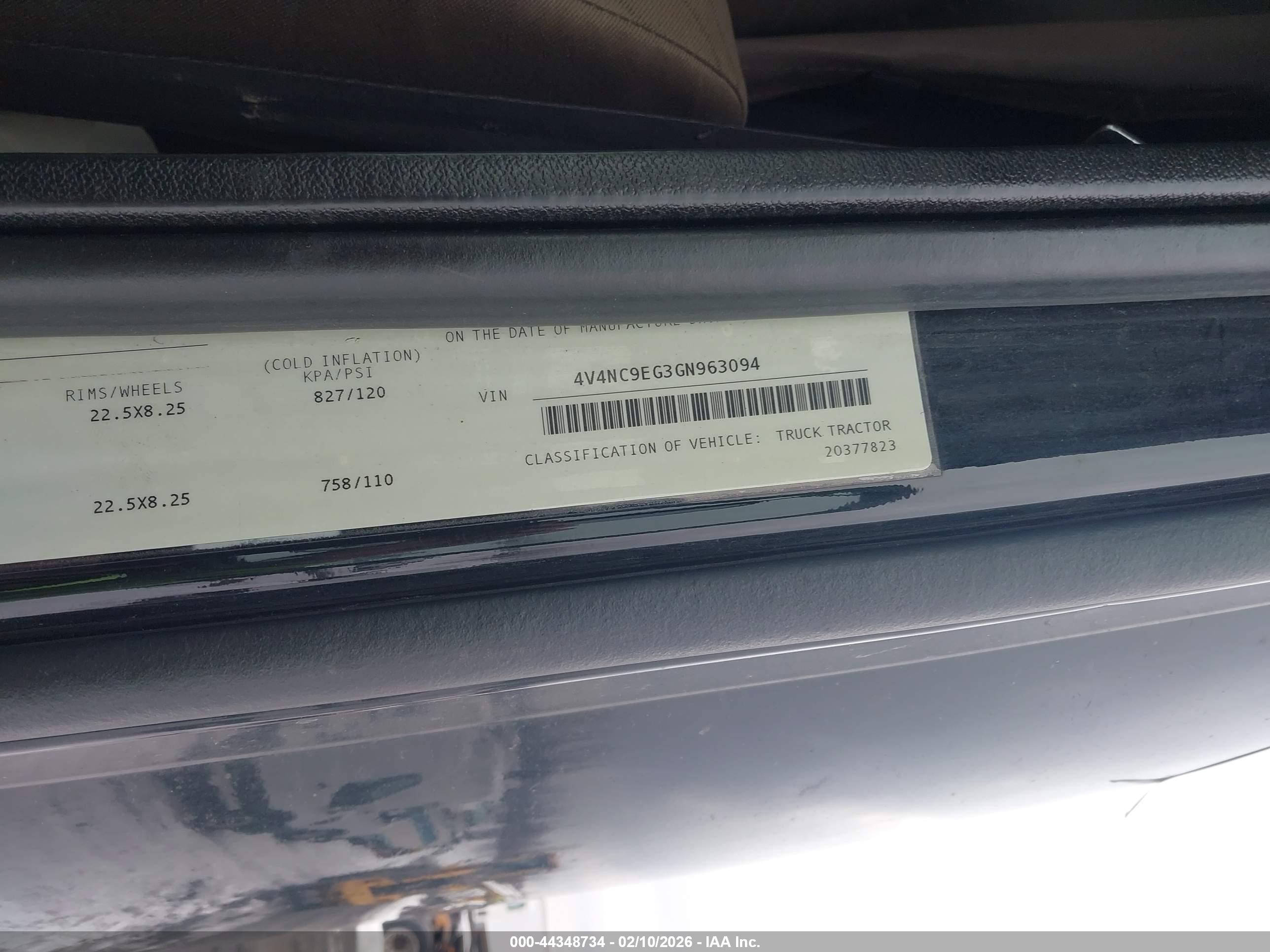 VOLVO VN image 9