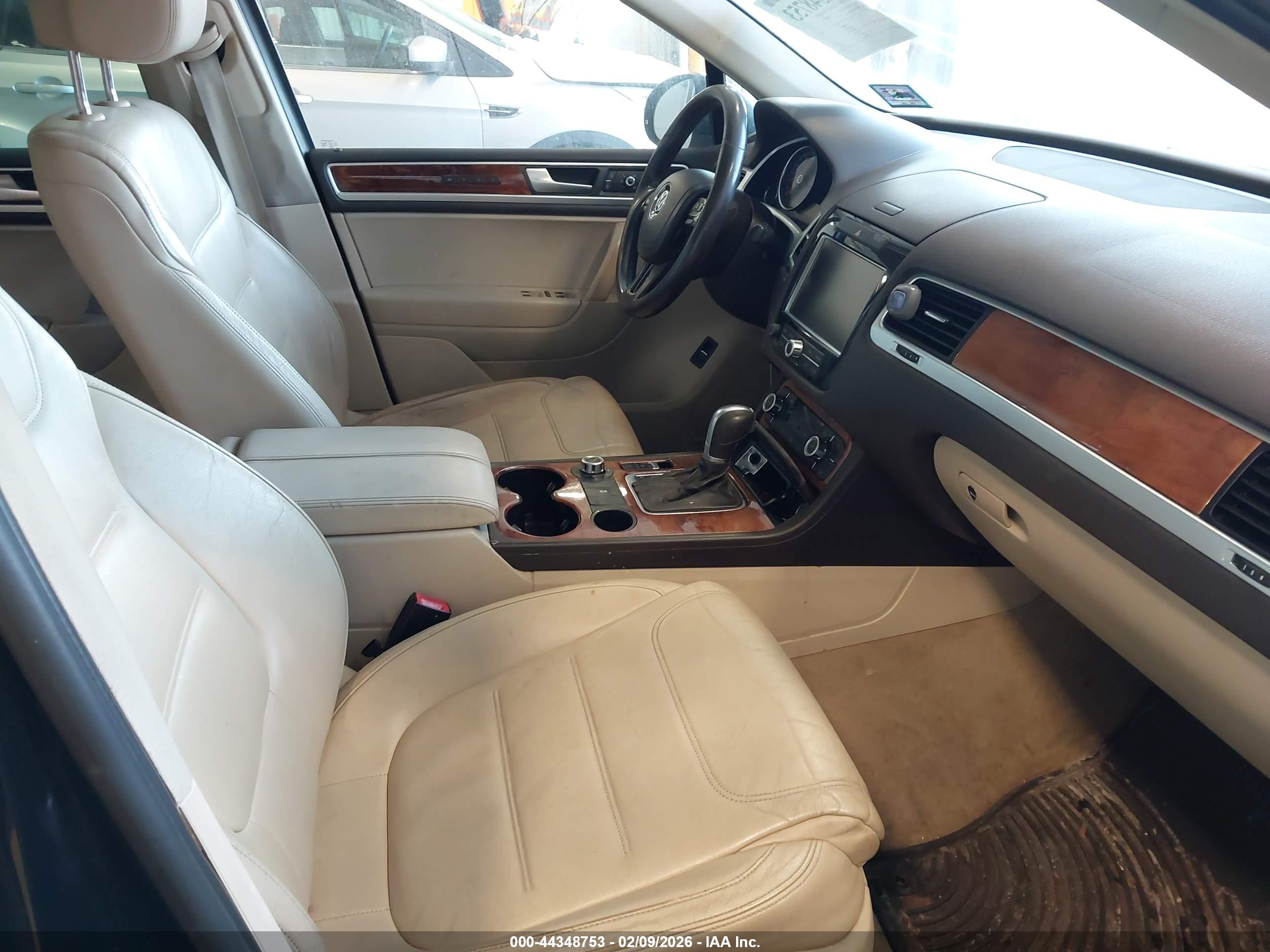 VOLKSWAGEN TOUAREG image 5