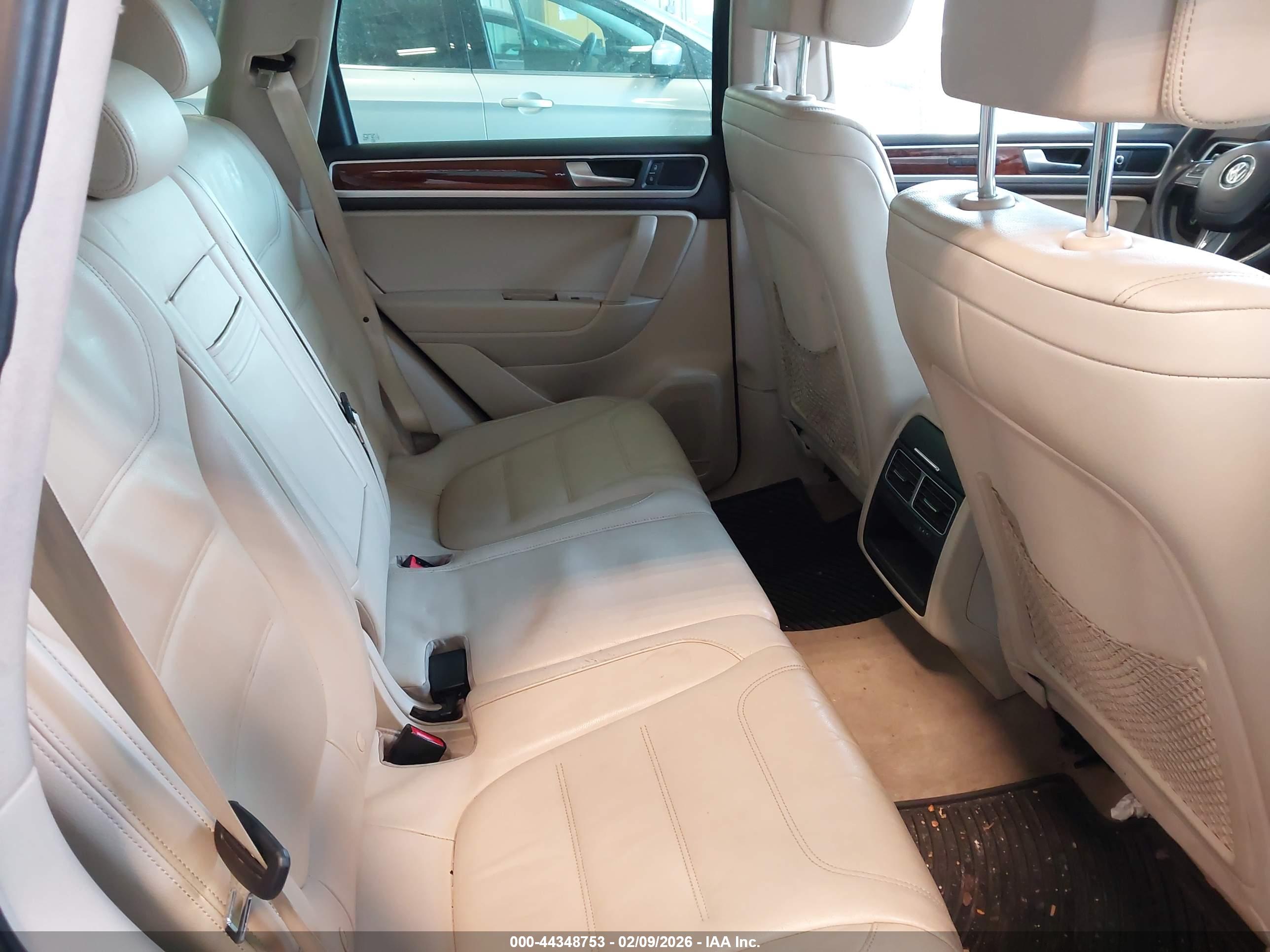 VOLKSWAGEN TOUAREG image 8