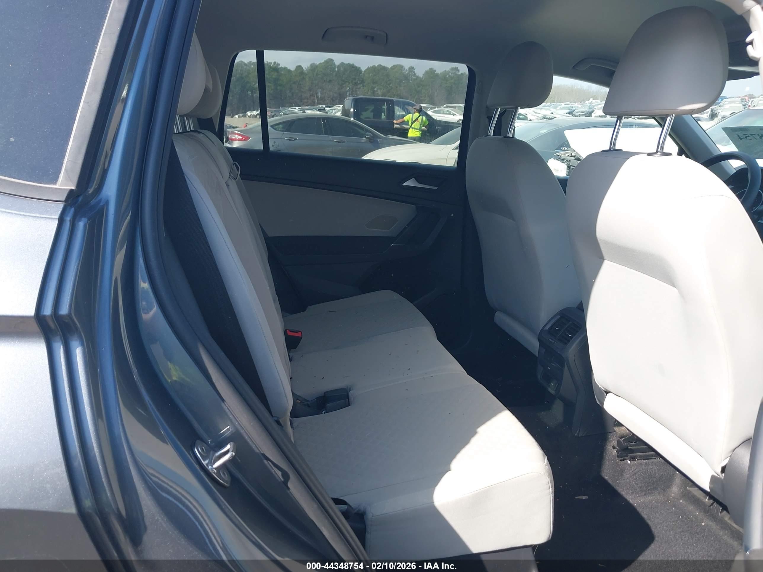 VOLKSWAGEN TIGUAN image 8