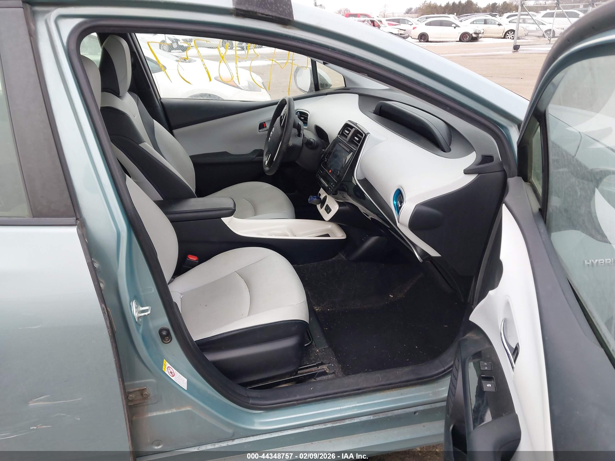 TOYOTA PRIUS image 5