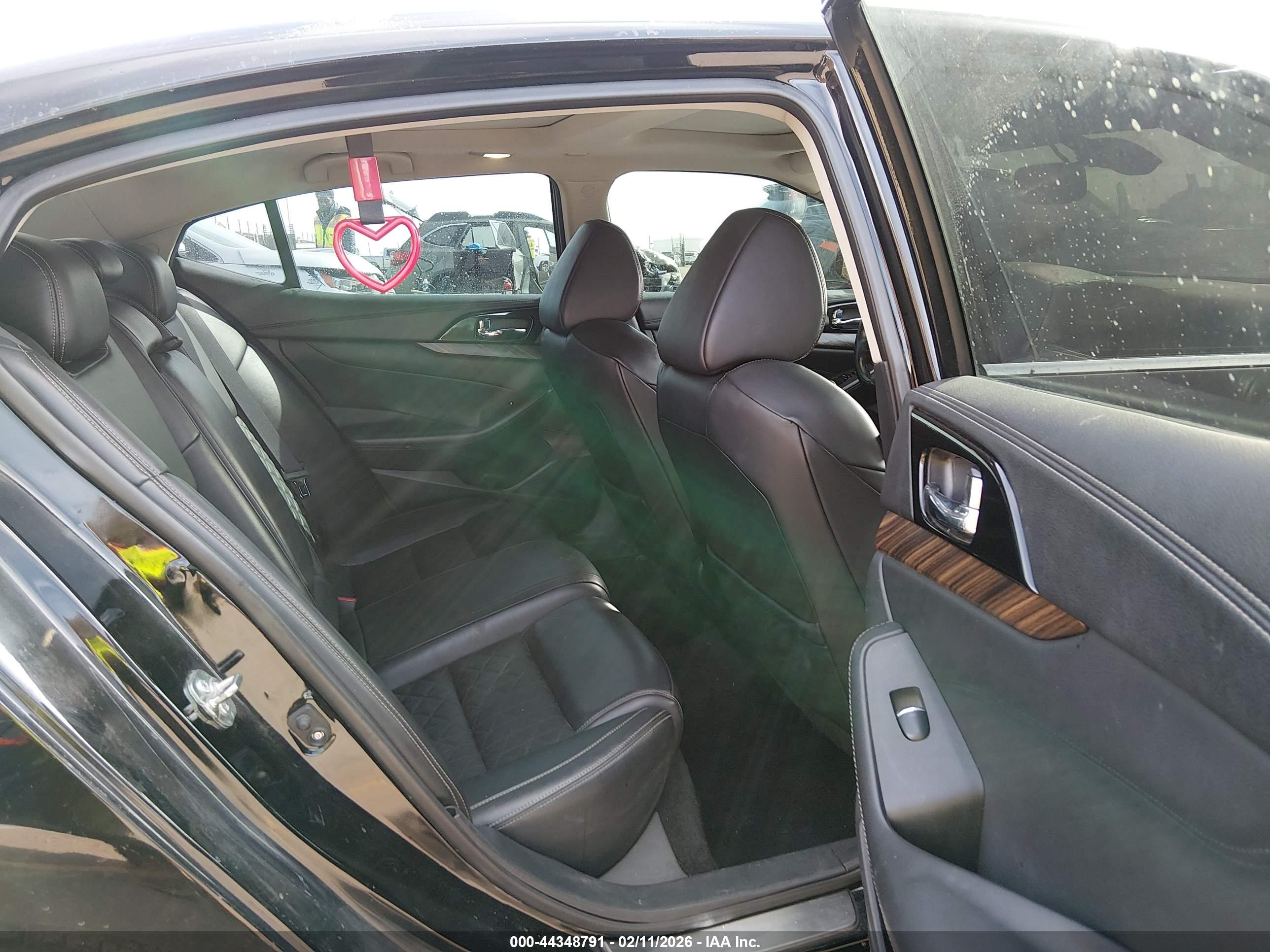 NISSAN MAXIMA image 8