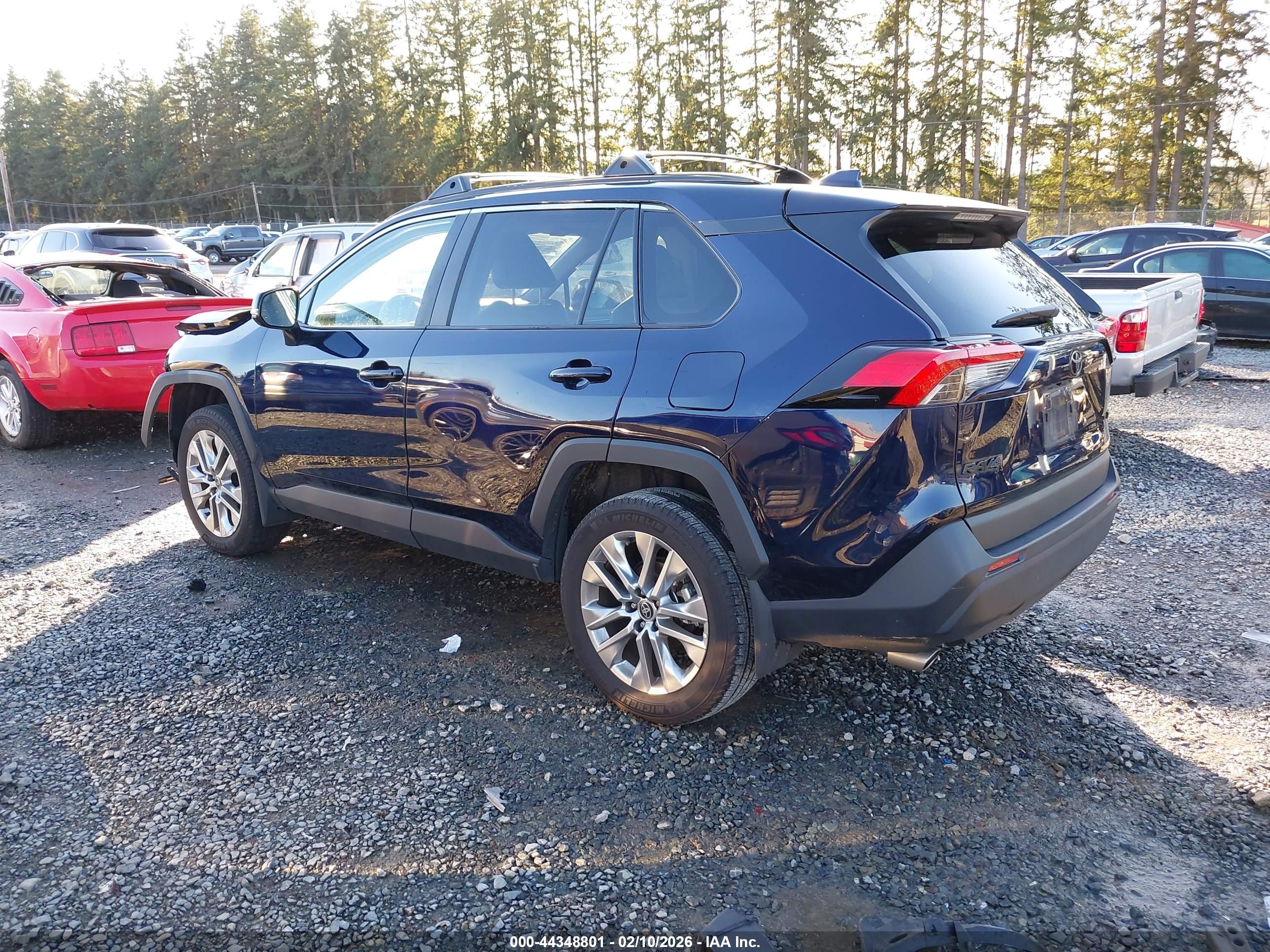 TOYOTA RAV4 image 3