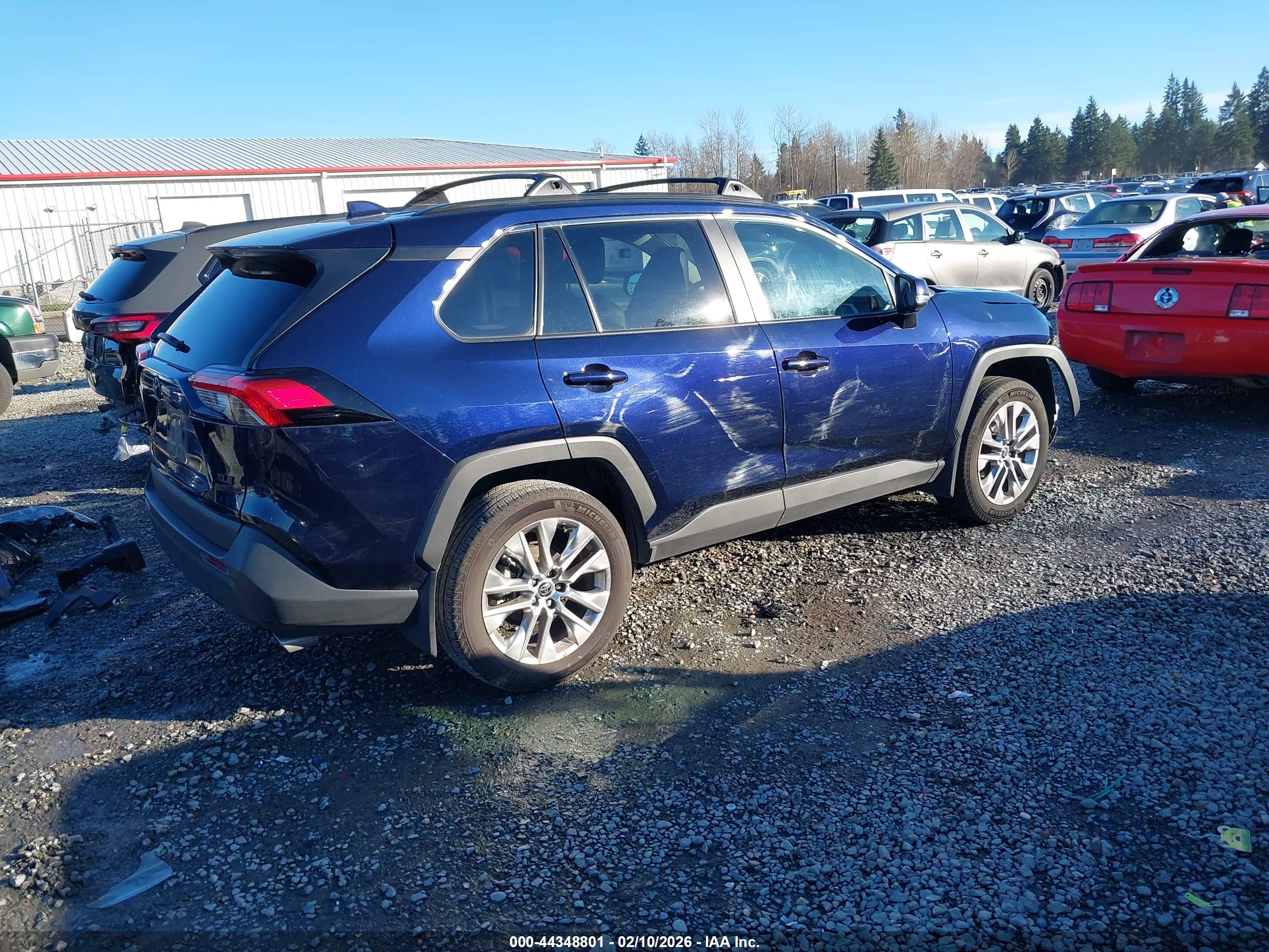 TOYOTA RAV4 image 4